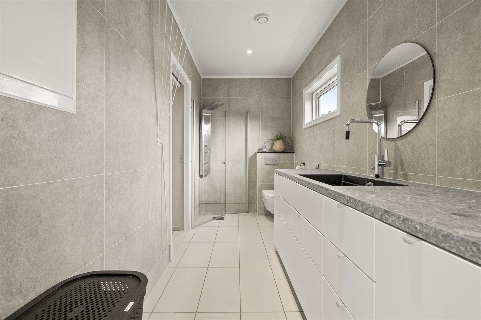 På hovudplan er det stort vaskerom/bad Galleribilde