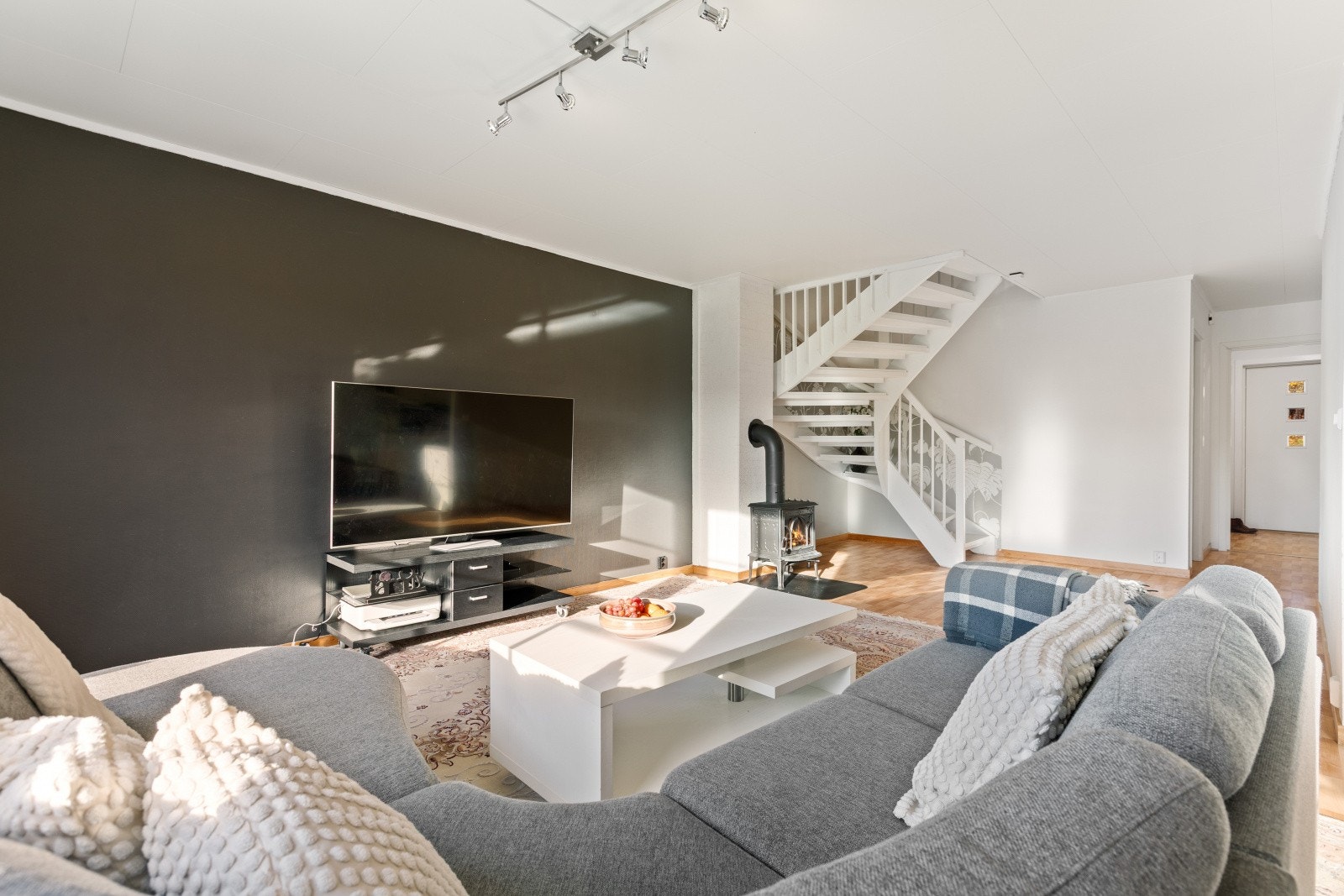 Malt tretretrapp opp til andre etasje. Galleribilde