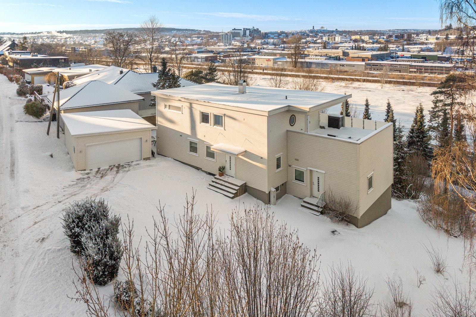 Solrikt, høyt og fritt beliggende med nydelig utsyn Galleribilde