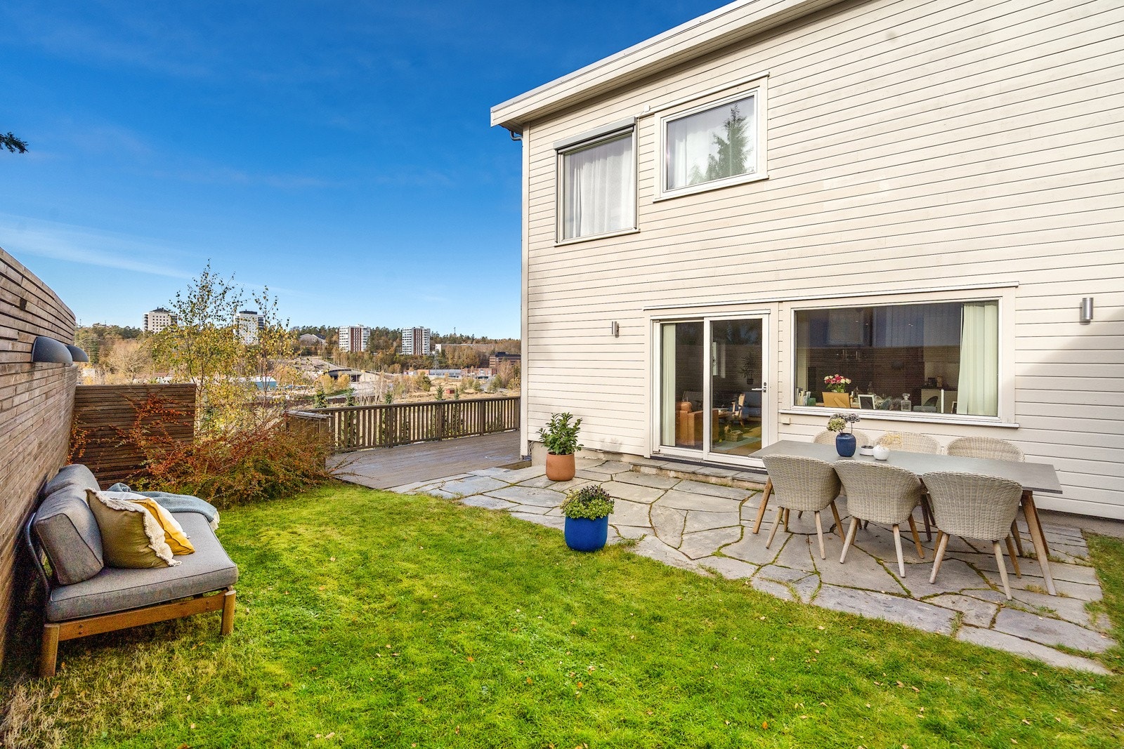 Solrik skifter terrasse - Usjenert og lunt Galleribilde