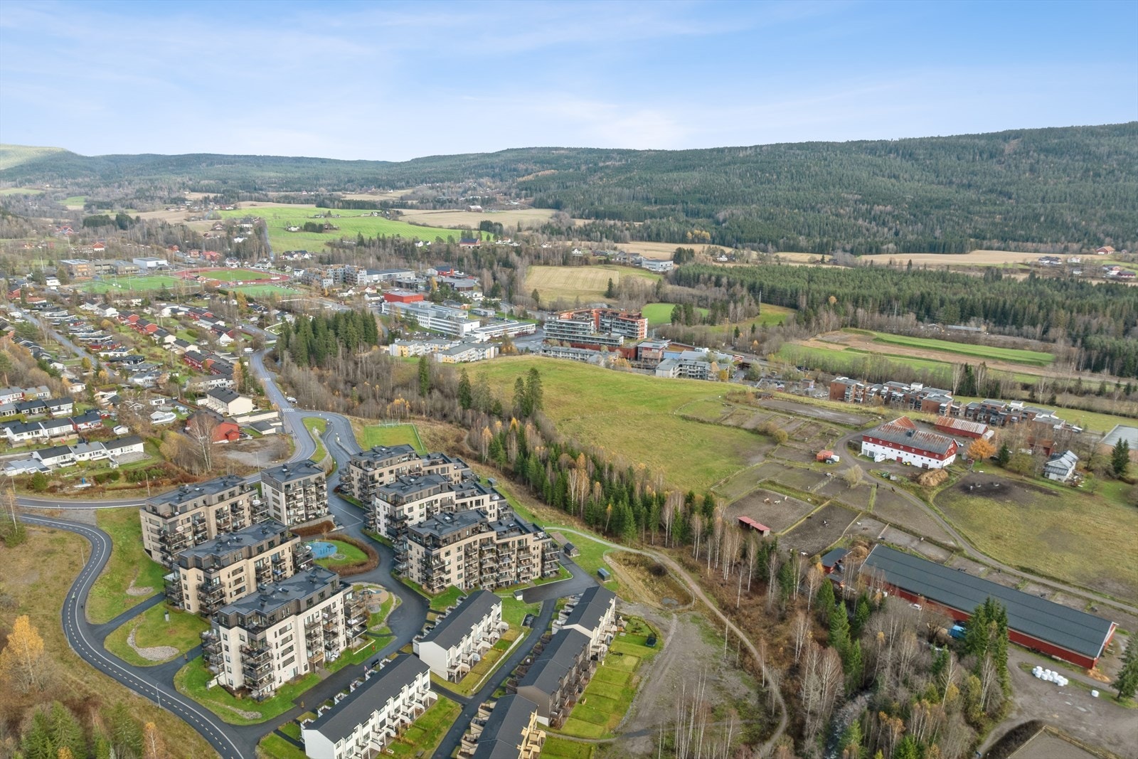 Kvernstua 3 har en sentral beliggenhet på Rotnes. Galleribilde