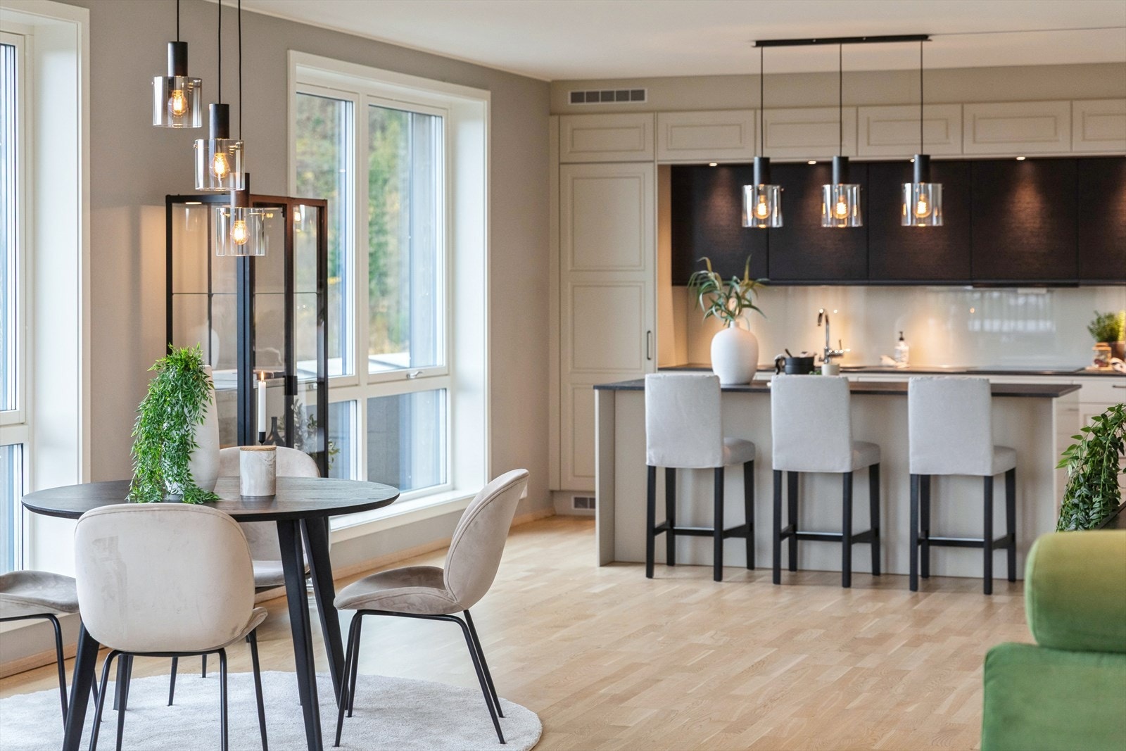 Stue, kjøkken og detalj Galleribilde