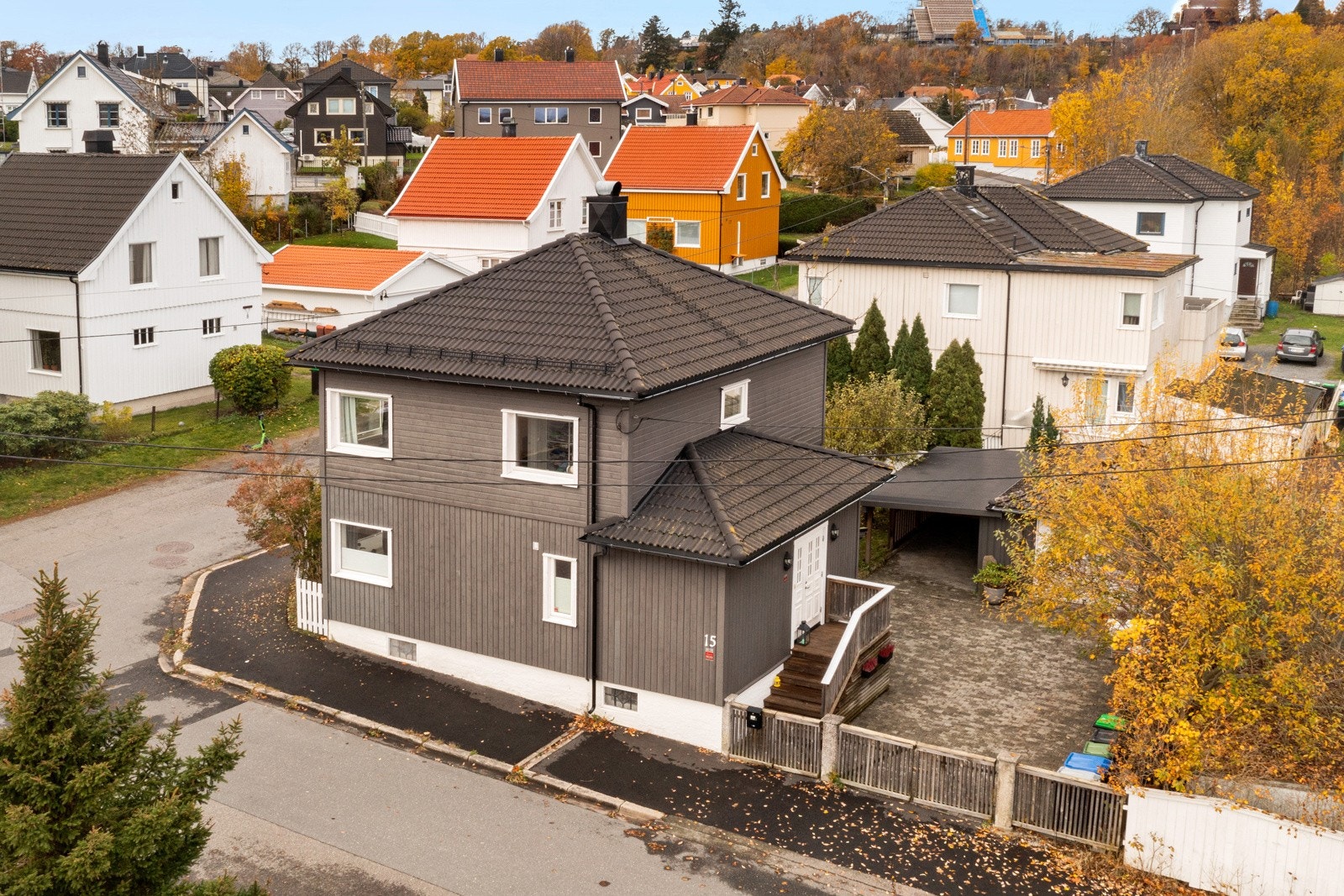 Huset ble oppført i 1938, og kombinerer den lune, klassiske stilen fra byggeåret med flere moderne oppgraderinger. Galleribilde