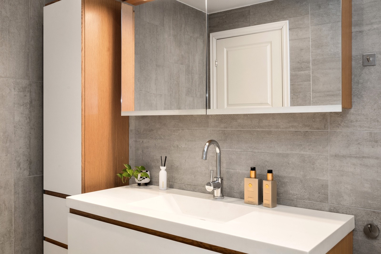 Legg merke til den gode oppbevaringsplassen. Galleribilde