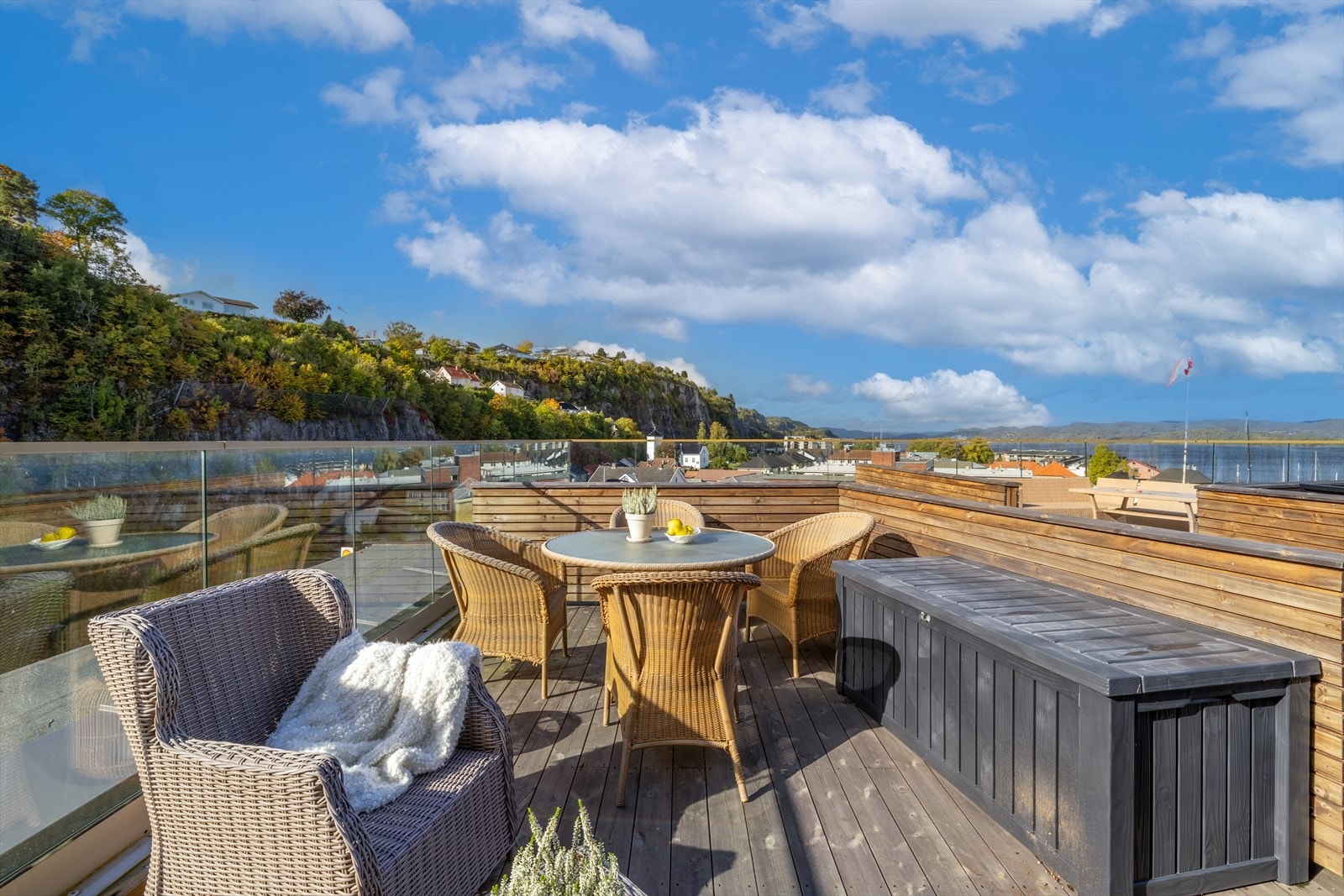 Her ligger alt til rette for å nyte finværsdagene utendørs. Galleribilde