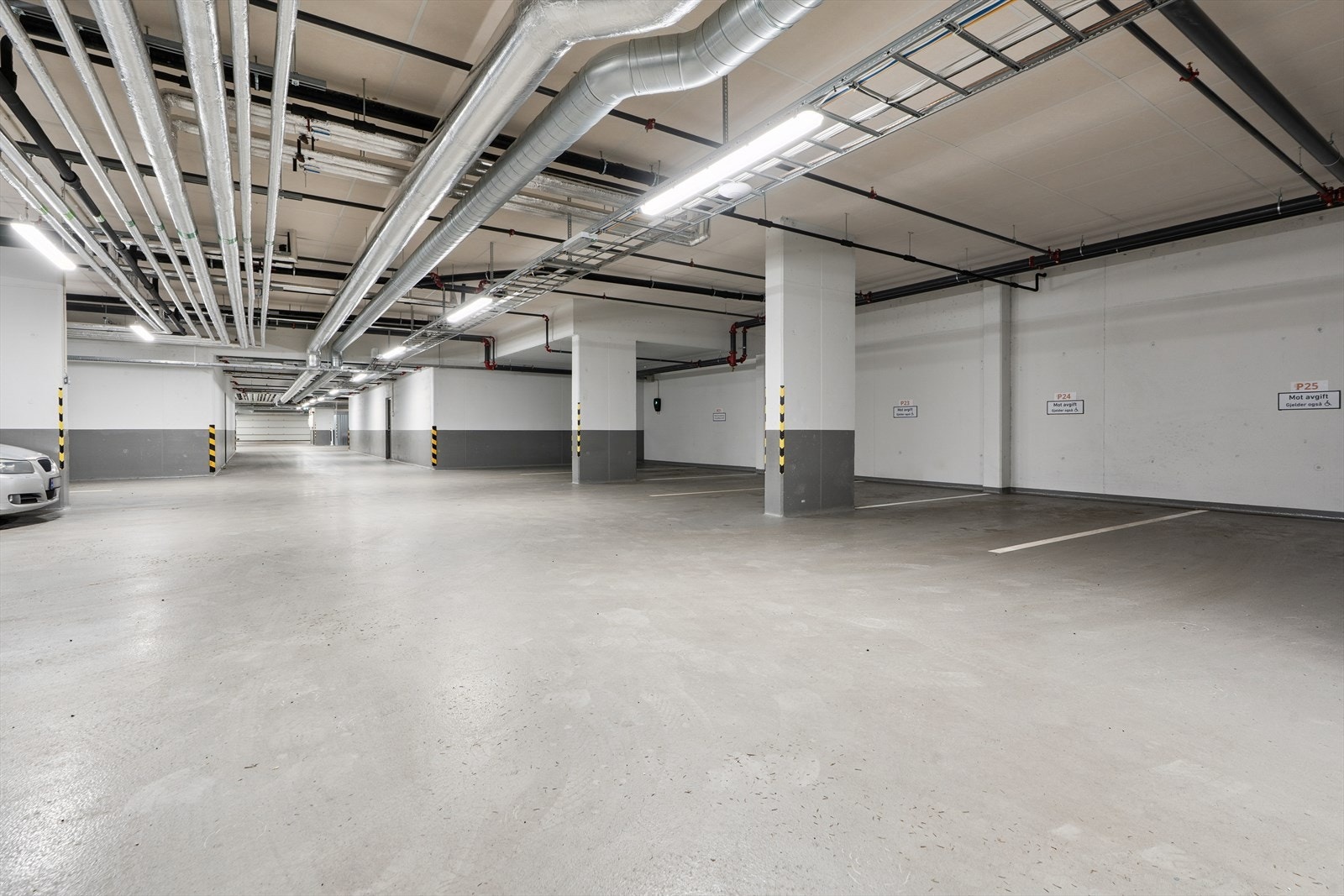 Garasjeanlegg. Parkeringsplass må kjøpes eller leies. Galleribilde