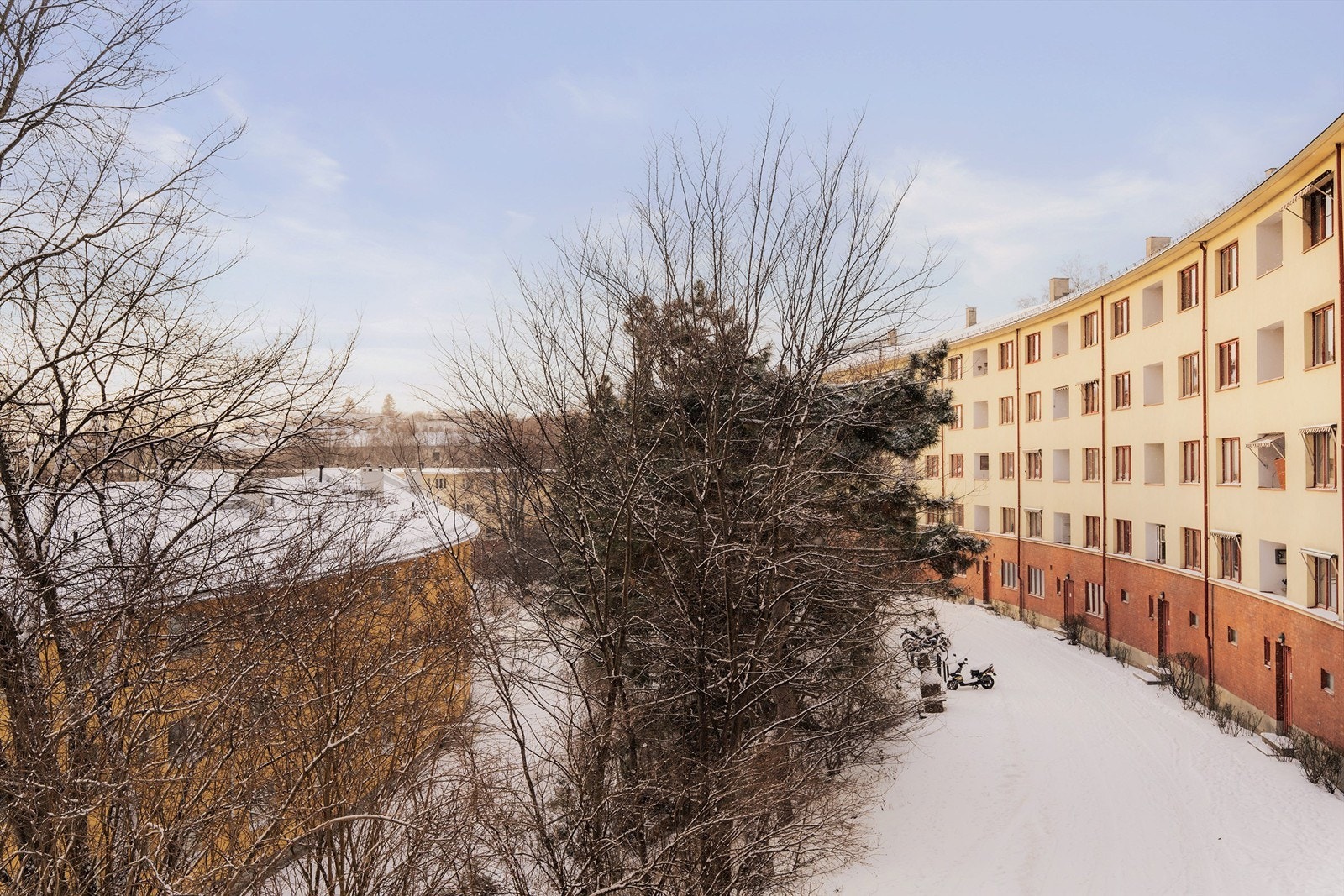 Her bor du med kort vei til grønne lunger og hyggelige turstier, samtidig som du har byens fasiliteter like i nærheten. Galleribilde