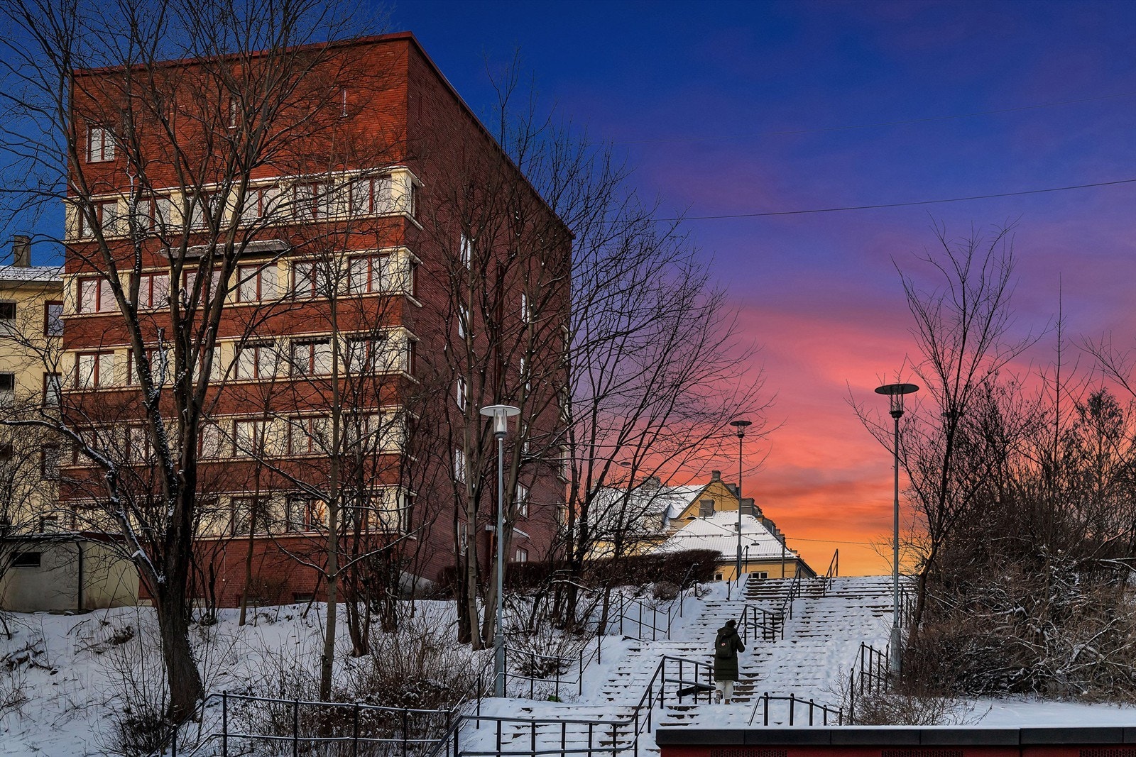 Leiligheten har en meget sentral beliggenhet i et veletablert boområde med kort avstand til flere utdanningsinstitusjoner. Galleribilde
