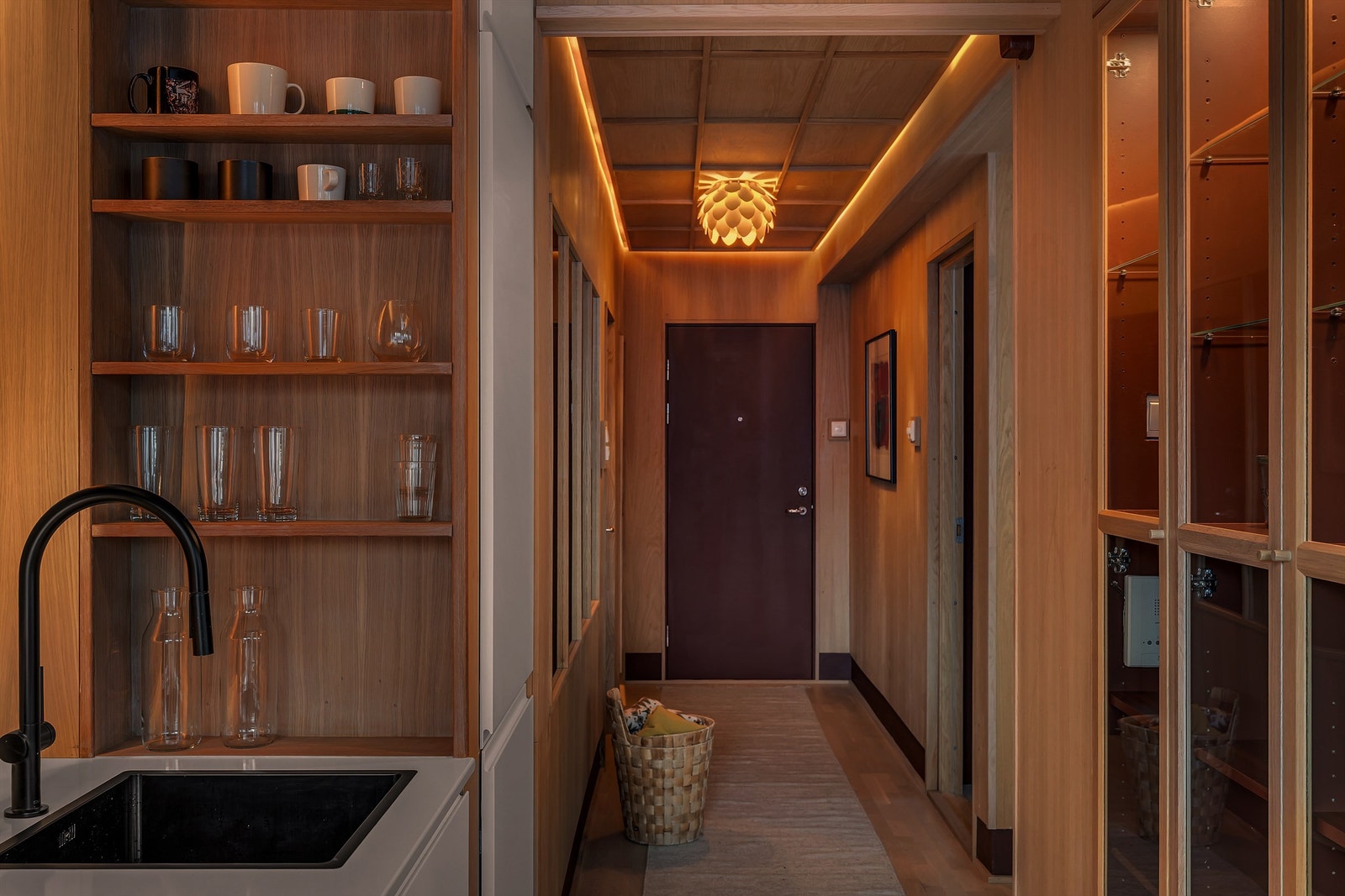 Snekkerbygde løsninger som kombinerer design og praktisk oppbevaring. Galleribilde