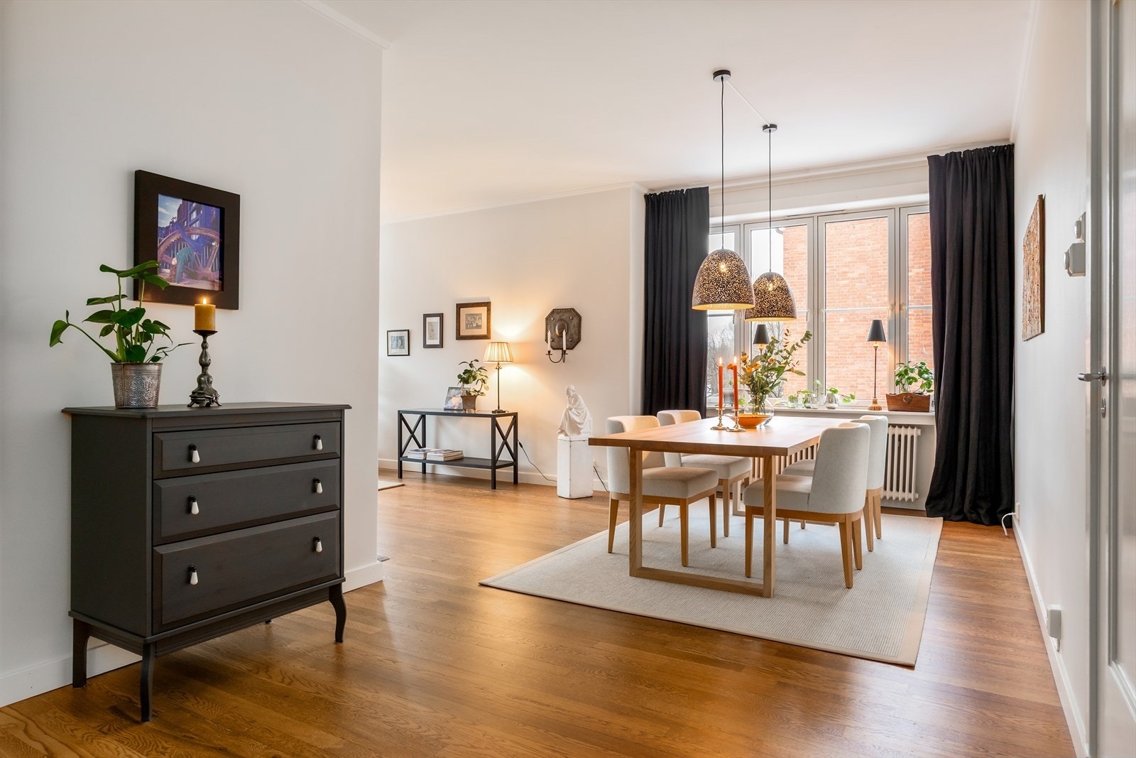 Parketten ble i nyere tid slipt og vedlikeholdt Galleribilde