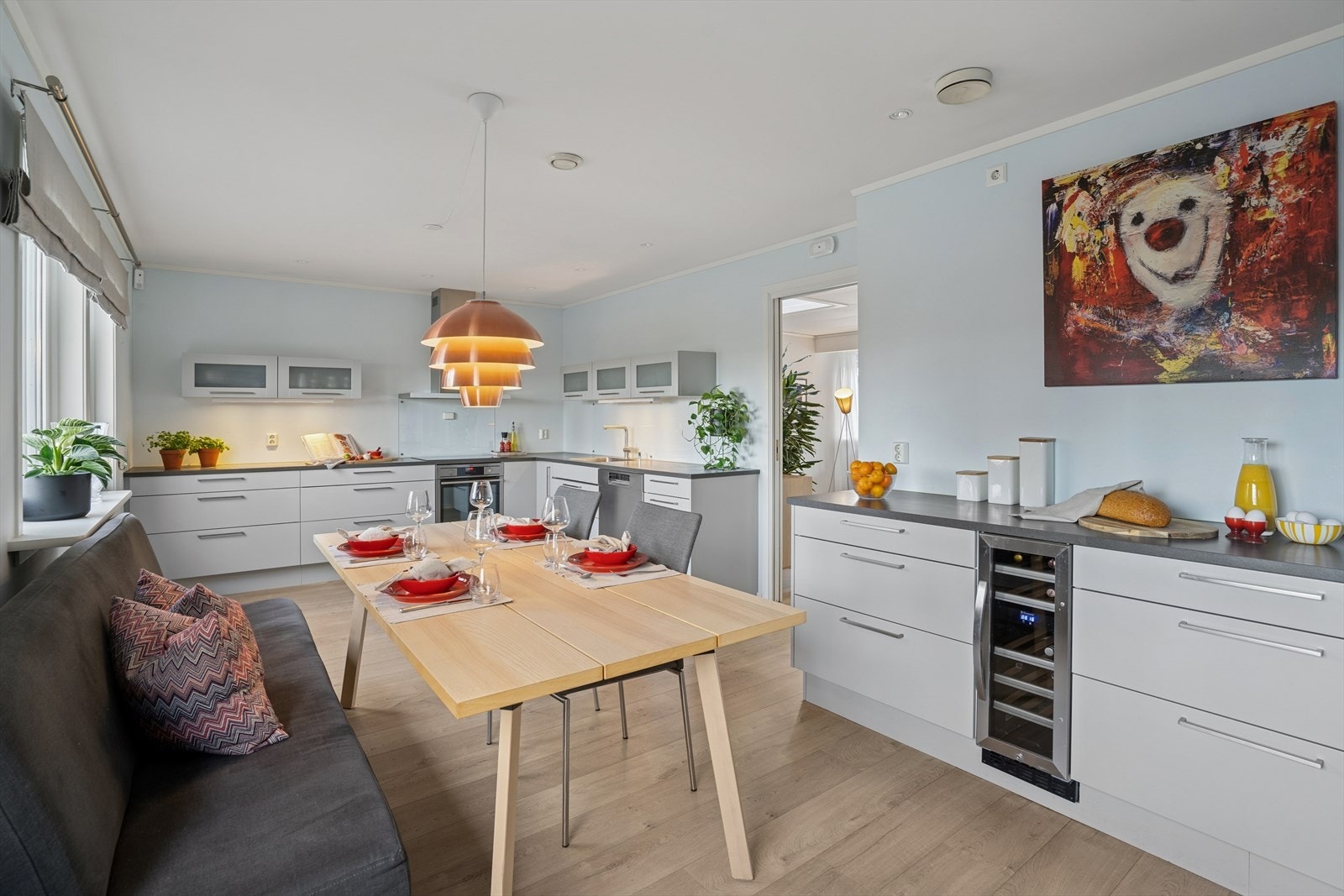 Kjøkkenet er fra 2016, og byr på alt man trenger! Galleribilde