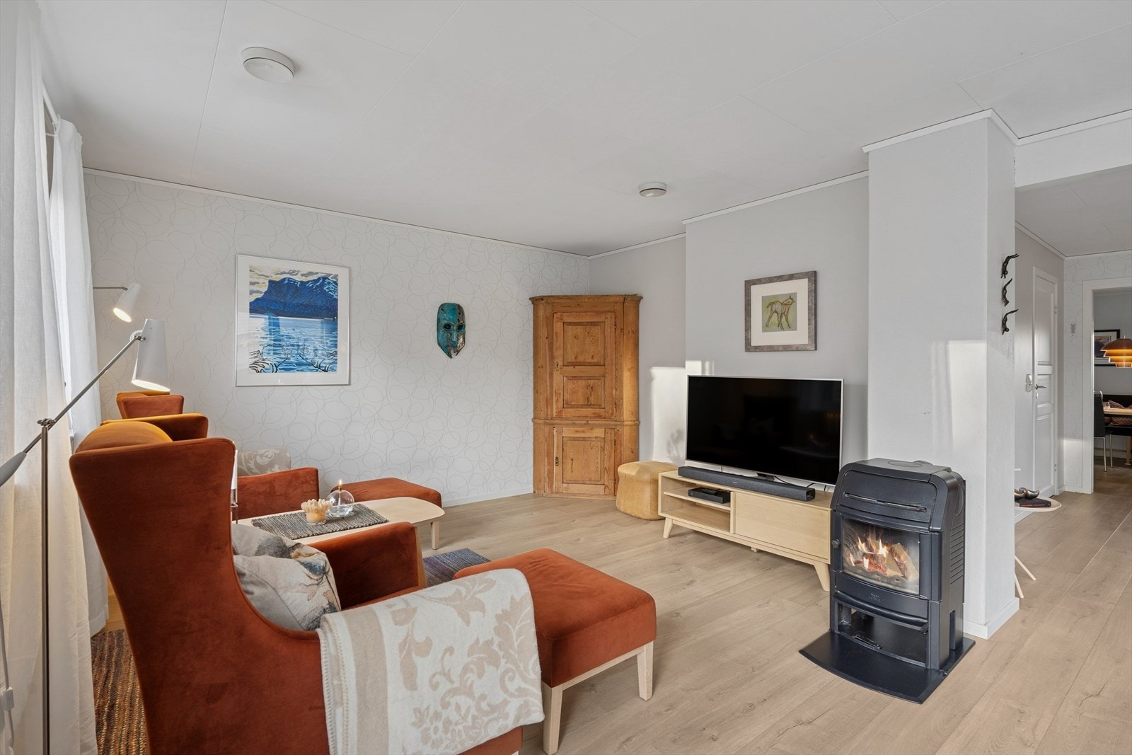 Her finner vi en peis som varmer godt på kjølige dager. Galleribilde