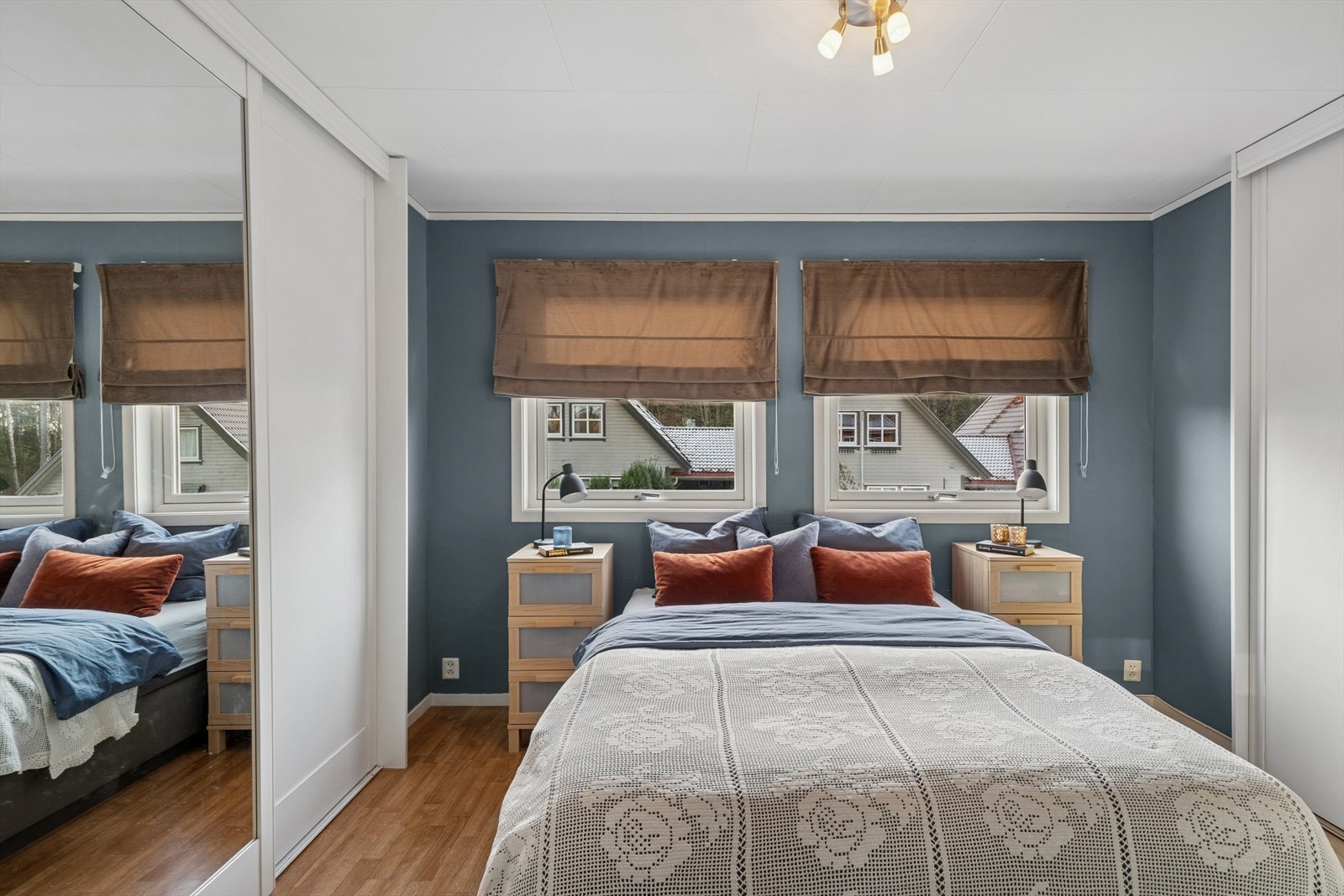 Hovedsoverommet har to walkin closet. Galleribilde