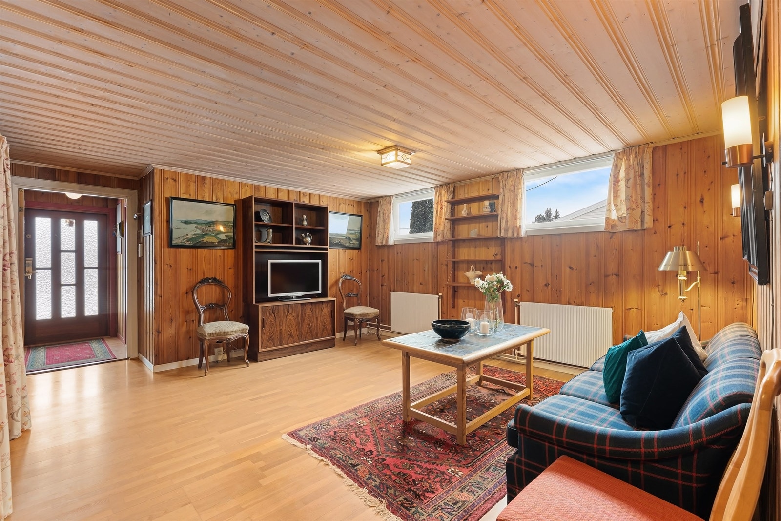 Hyggelig TV-stue i underetasjen Galleribilde