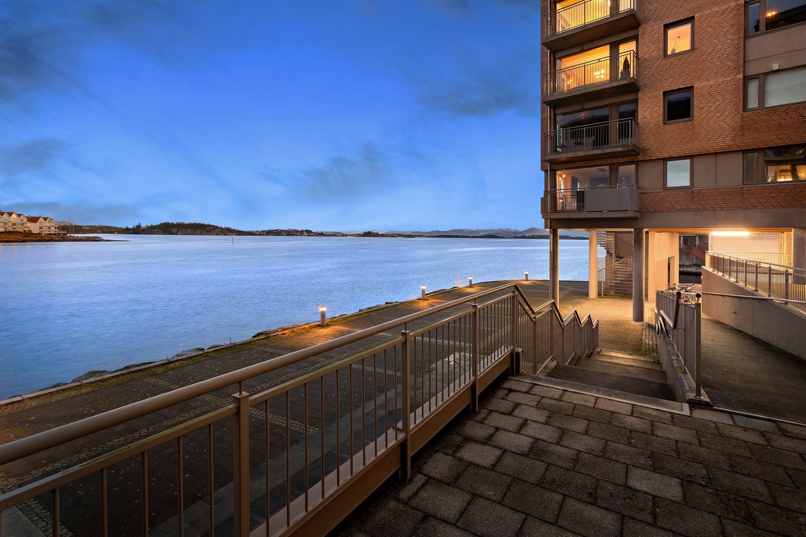 Verven 38 har en maritim beliggenhet rett i sjøkanten. Galleribilde