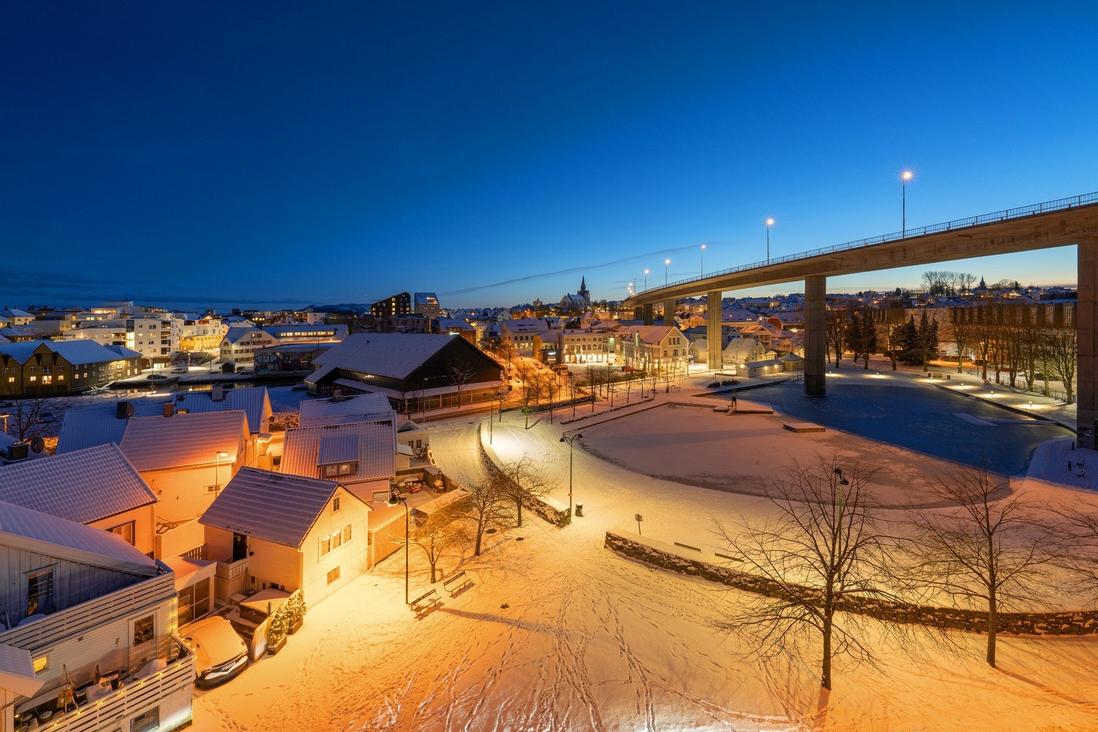 Utsikt fra balkong og stue. Galleribilde