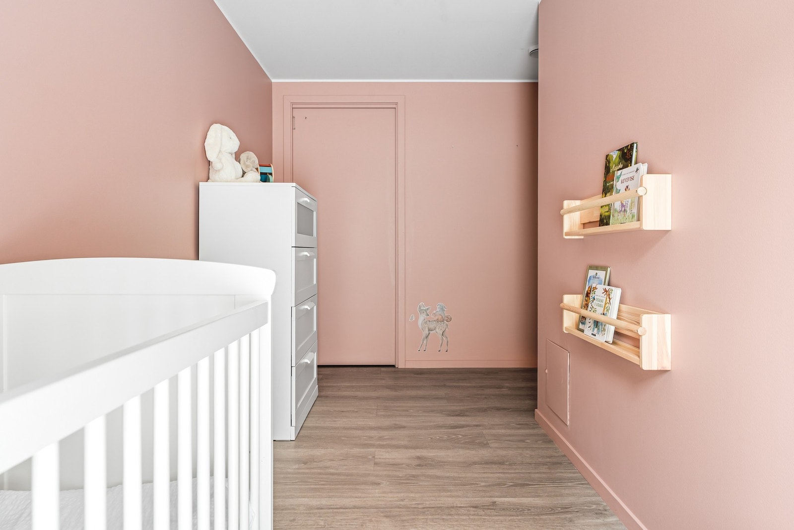 Fra soverommet har du tilgang til boden på 4,2 kvm. Galleribilde