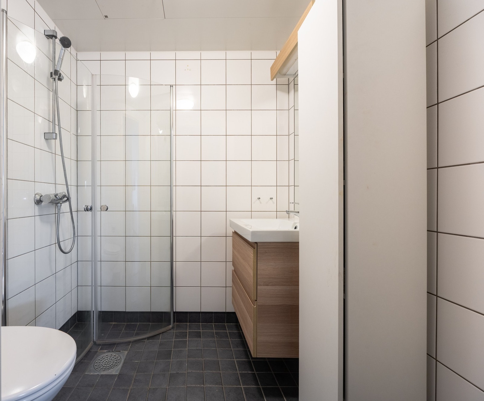 Helfliset bad med gulvvarme. Galleribilde