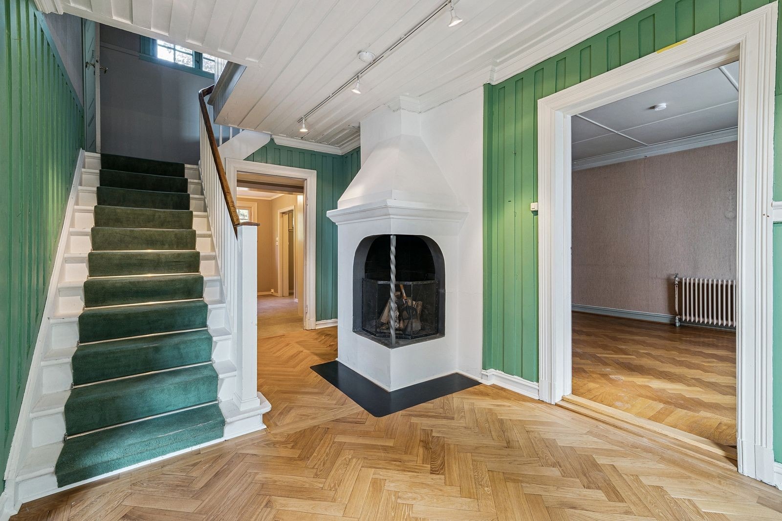 Entre med vedovn. Galleribilde