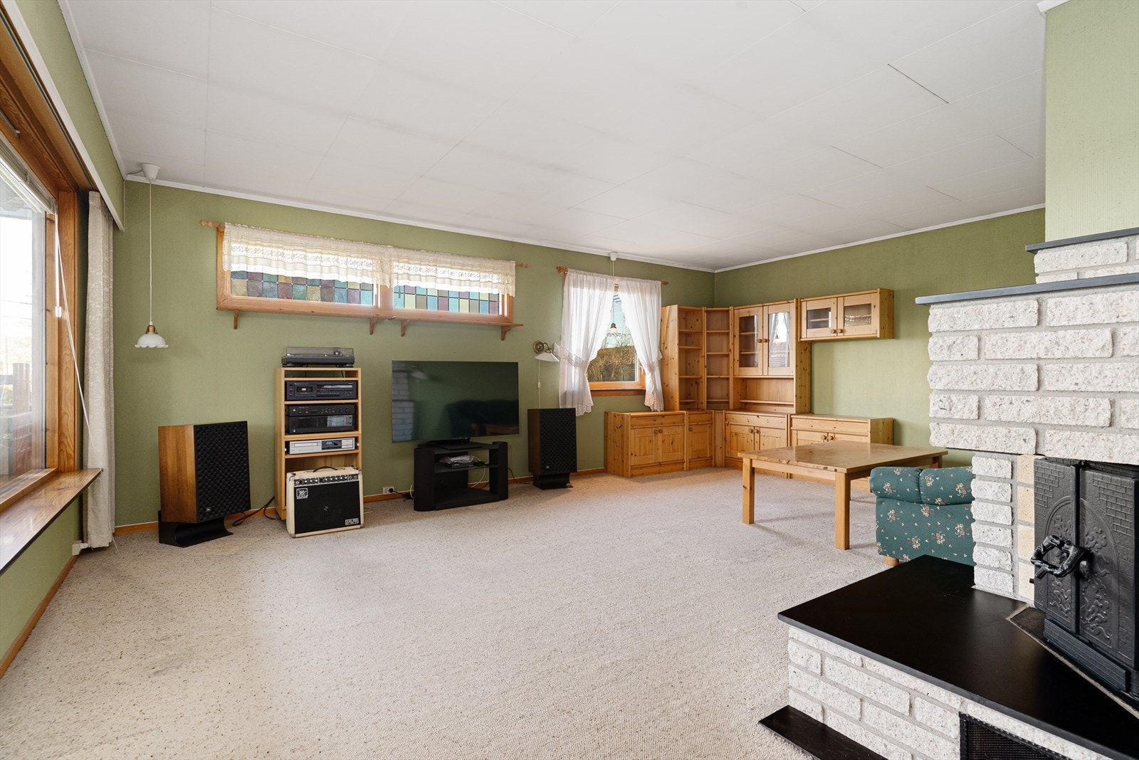 Innerst i stua er det plass til sofagruppe og annen mindre møblering. Galleribilde