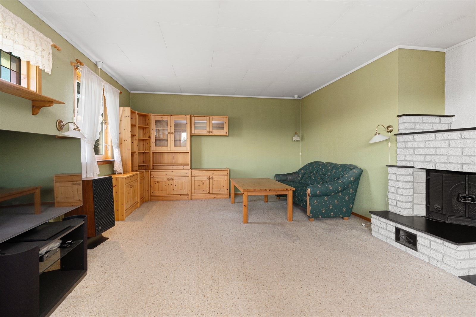 Gode vindusflater på flere sider sikrer godt med dagslys. Galleribilde