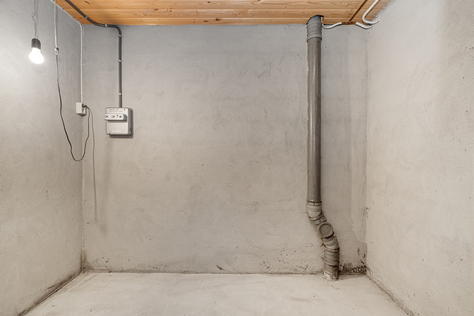 Kjellerbod. Galleribilde