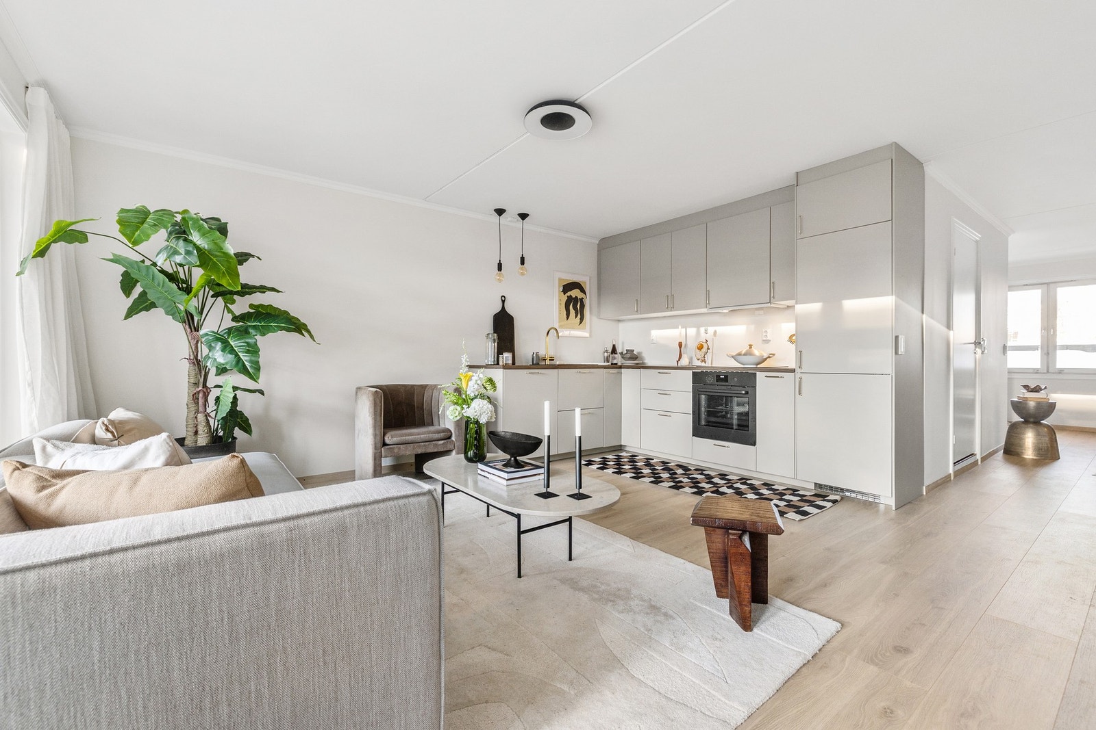 Her vil du garantert trives og bo godt i en leilighet med gjennomgående svært god standard. Galleribilde