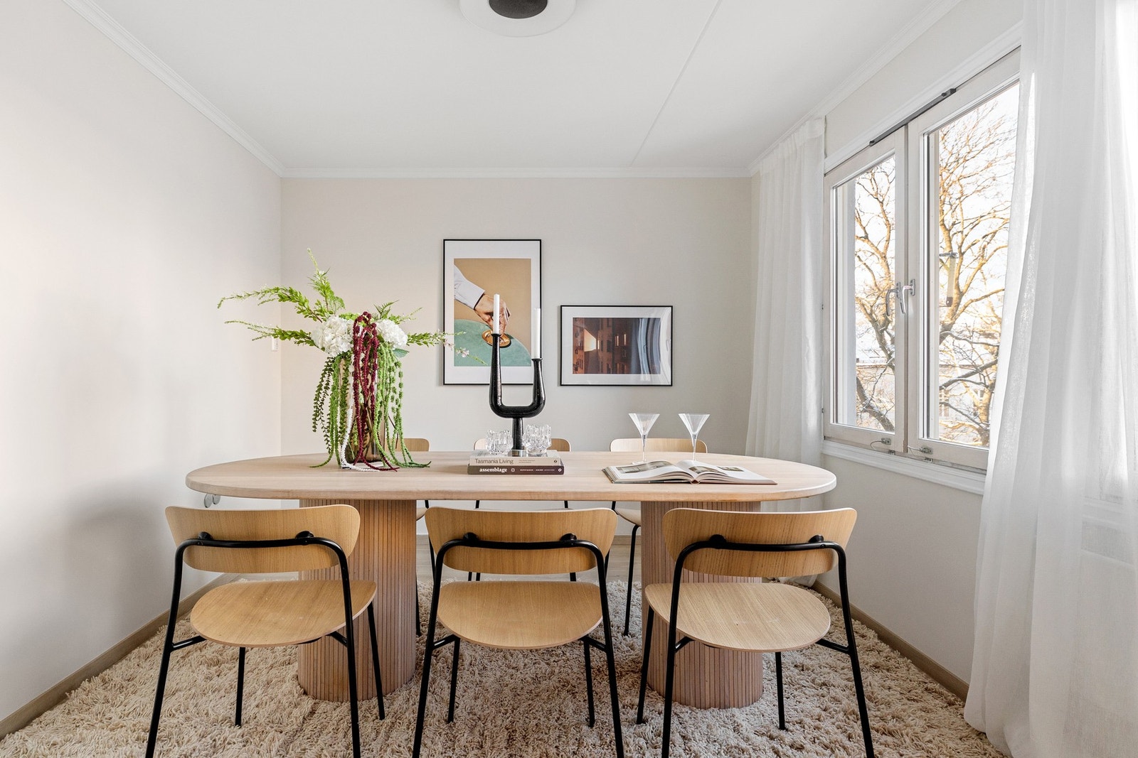 Ønsker du heller å ha spisebordet i stuen, kan det settes opp en lettvegg her og etableres et ekstra soverom. Galleribilde