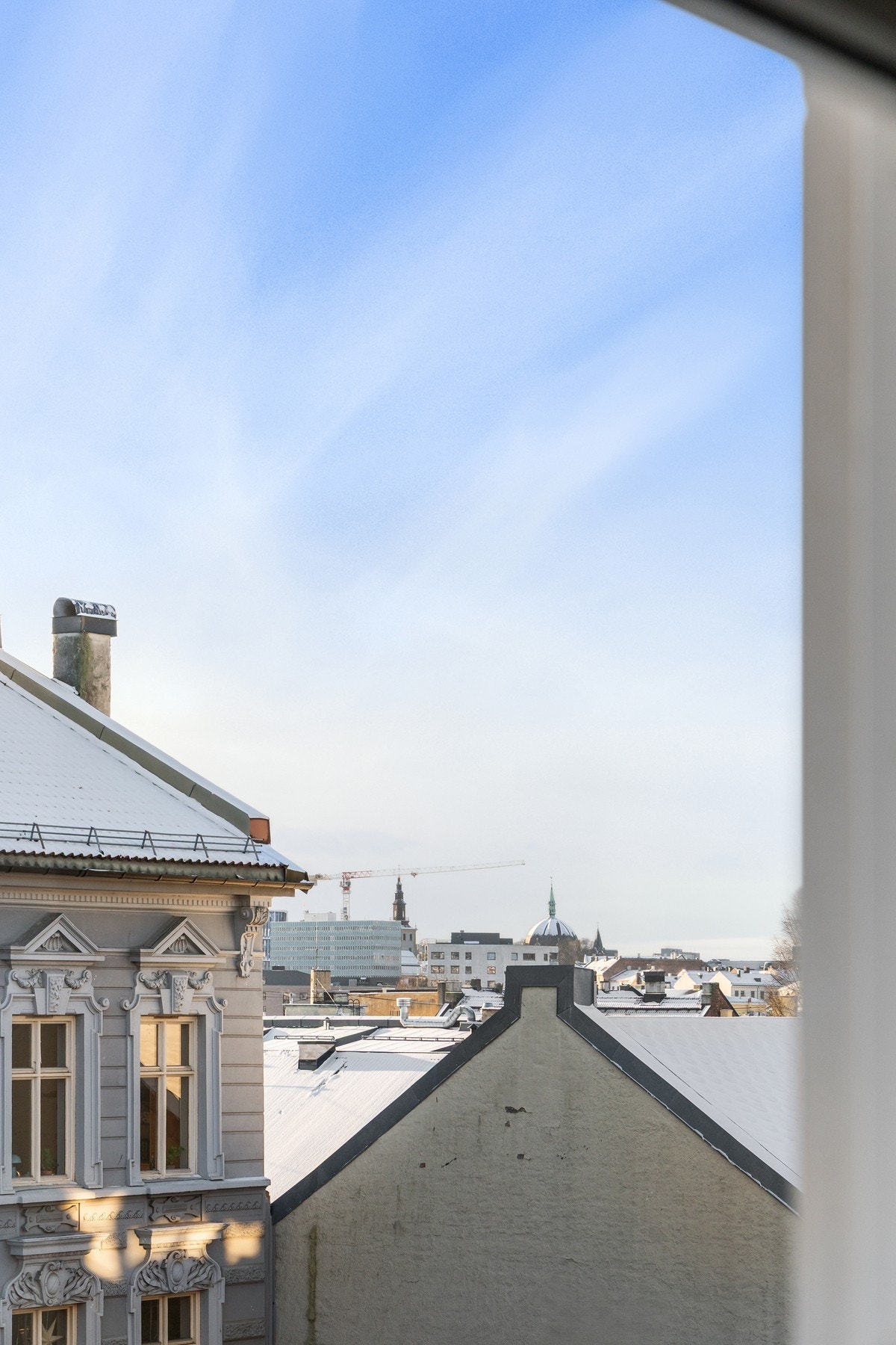 På grunn av leilighetens interne beliggenhet kommer du høyt opp og har relativt fritt utsyn og mye himmelutsikt Galleribilde