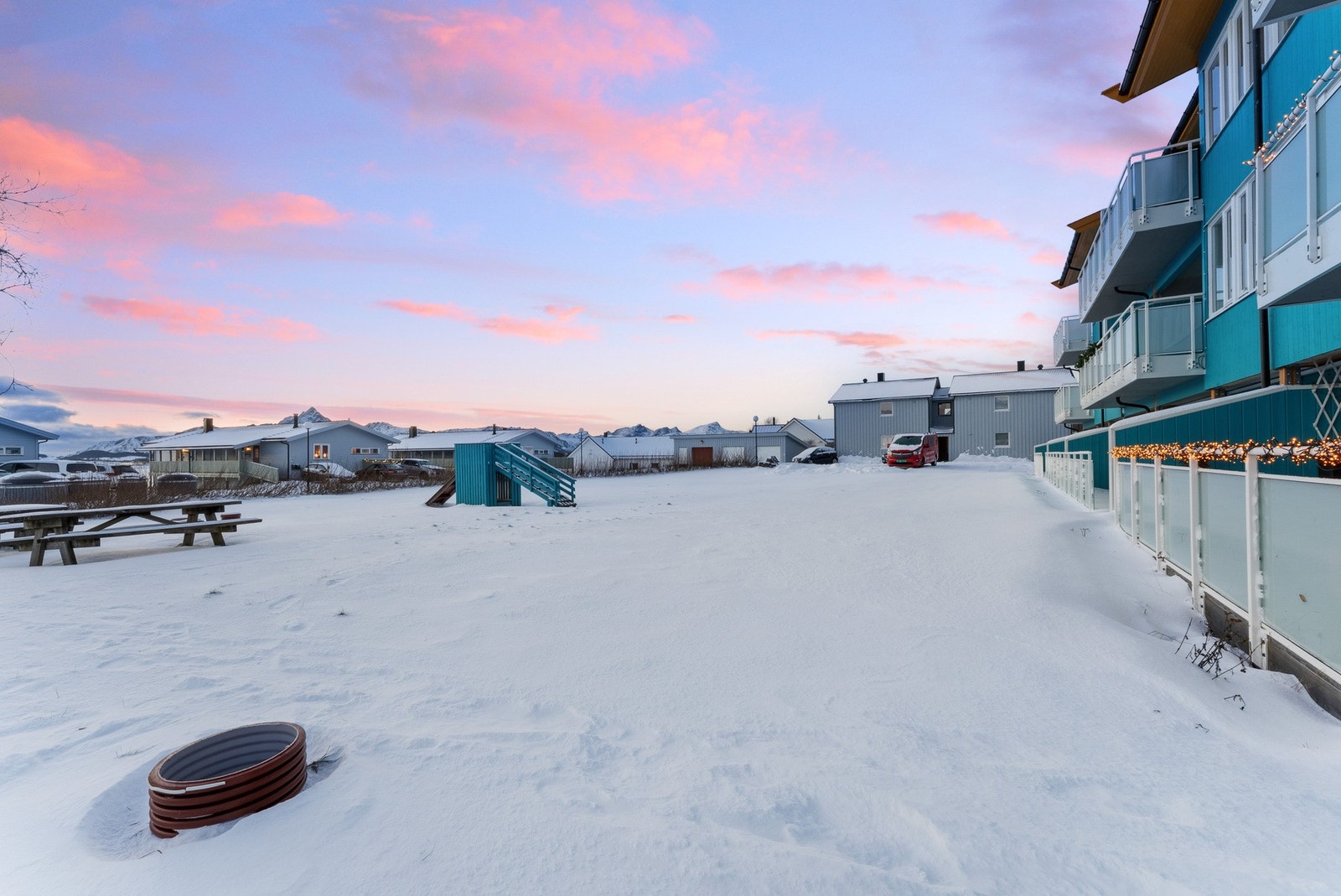 Utvendige fellesareal er pent opparbeidet. Galleribilde