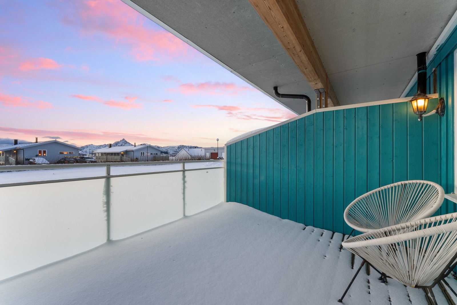 Her er det god plass til utemøblement og utvendig lagring Galleribilde