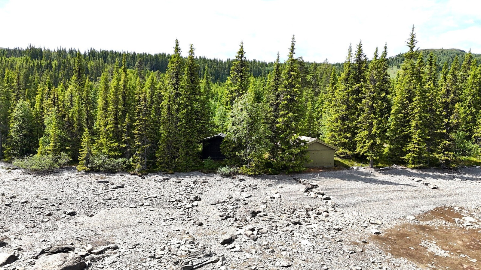 Båthuset som tilhører er det til venstre. Galleribilde