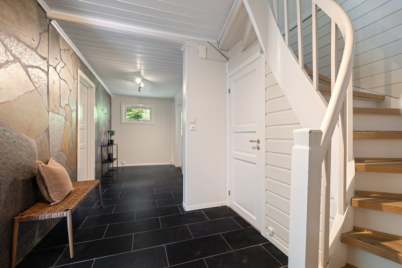 Skifer på gulv med varmekabler. Galleribilde