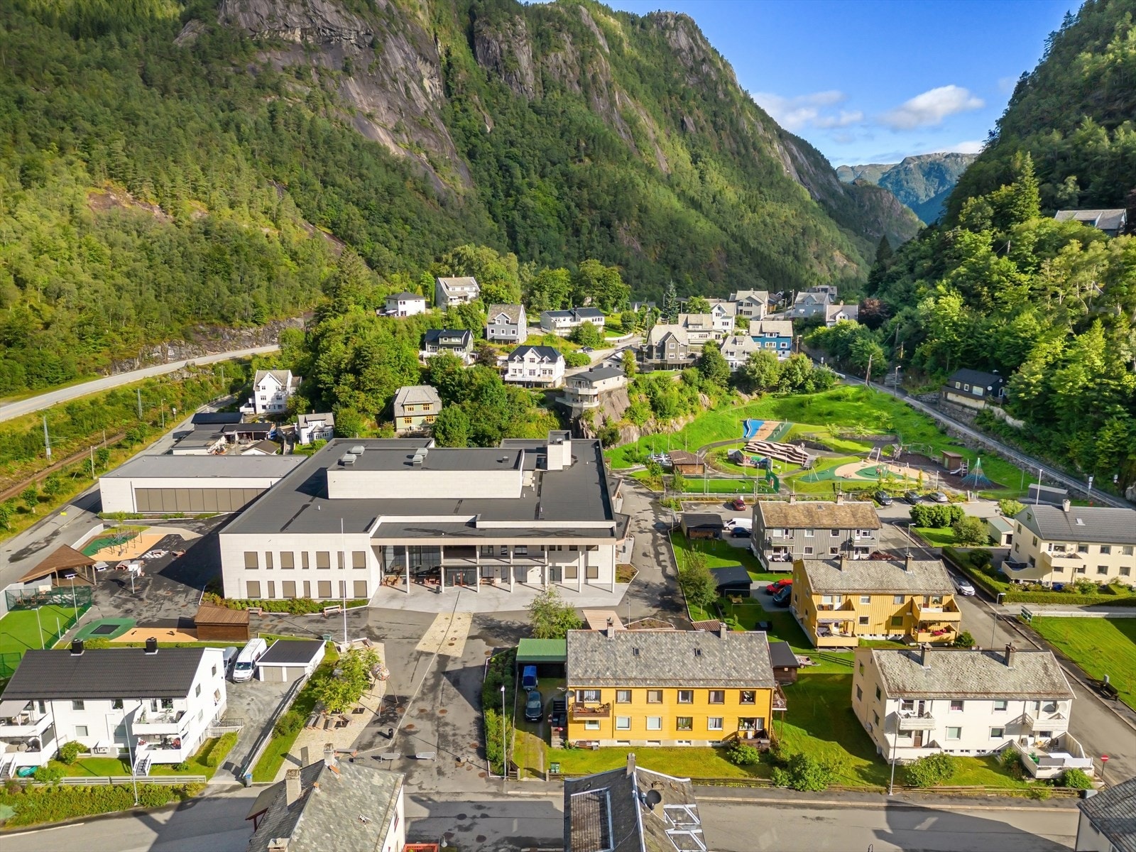 Barneskole ligger bare et steinkast unna boligen. Galleribilde