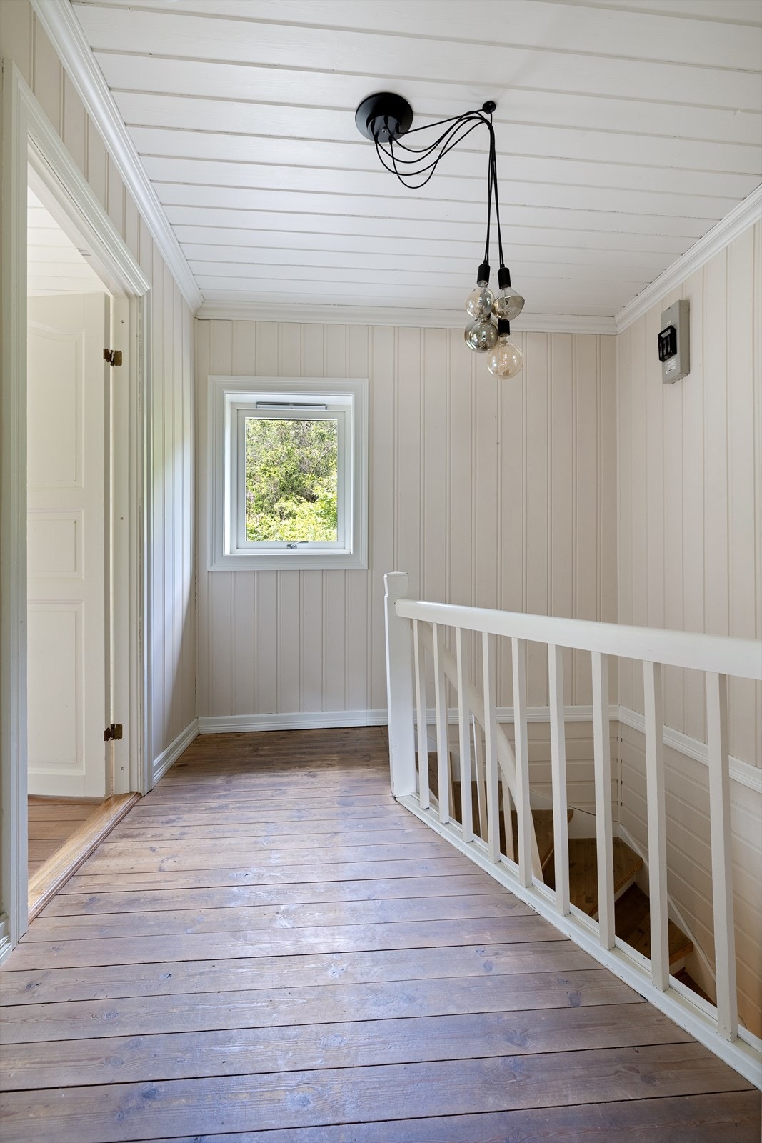 Gang med trapp. Galleribilde