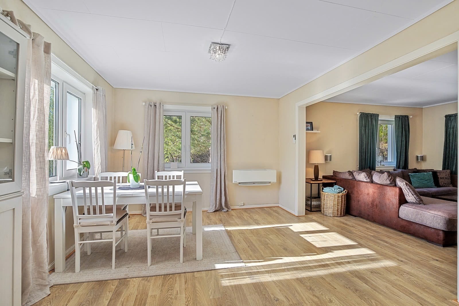 Egen spisestue med god plass til mange gjester. Galleribilde