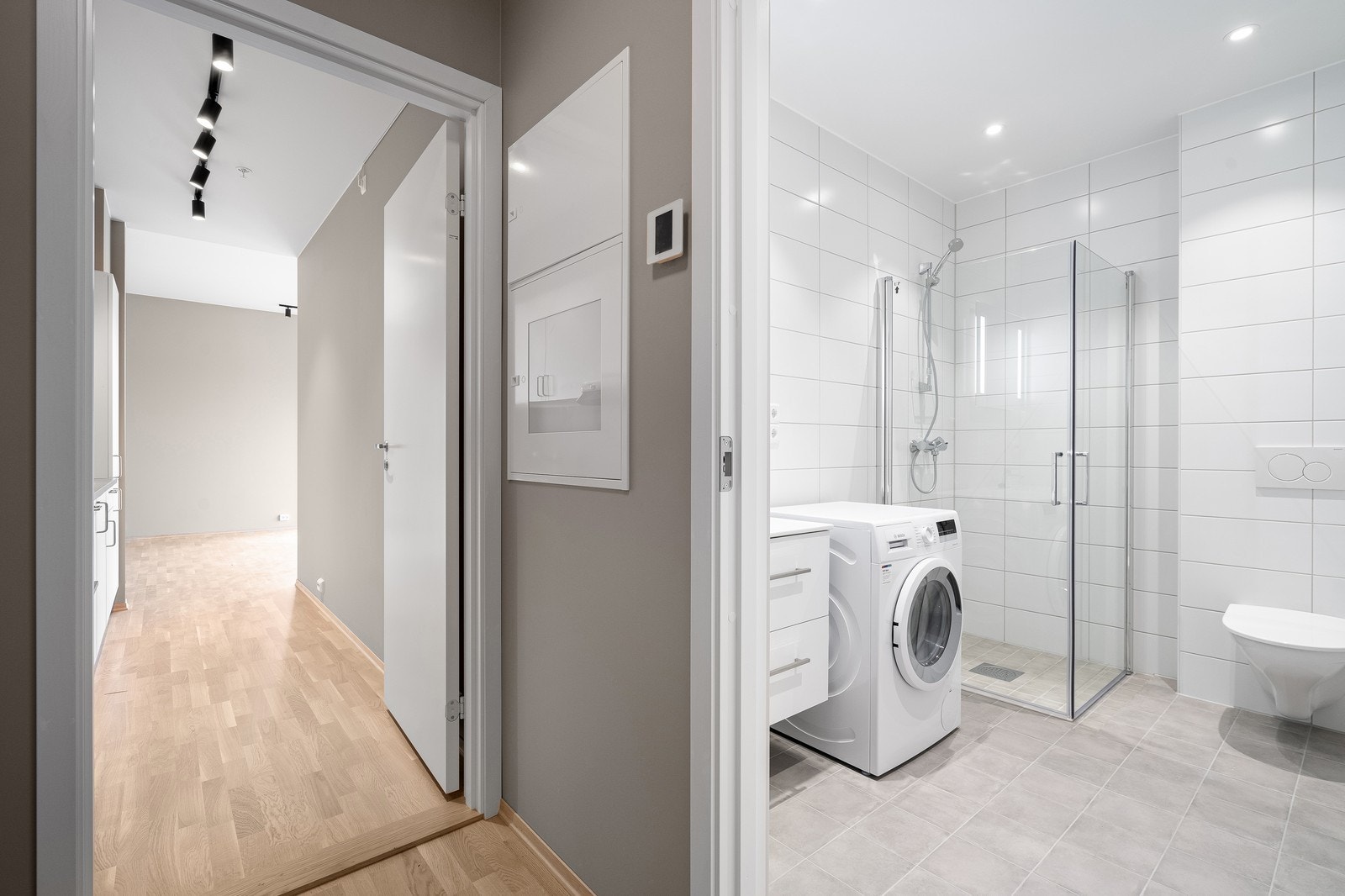 Fra entre mot kjøkken og stue Galleribilde