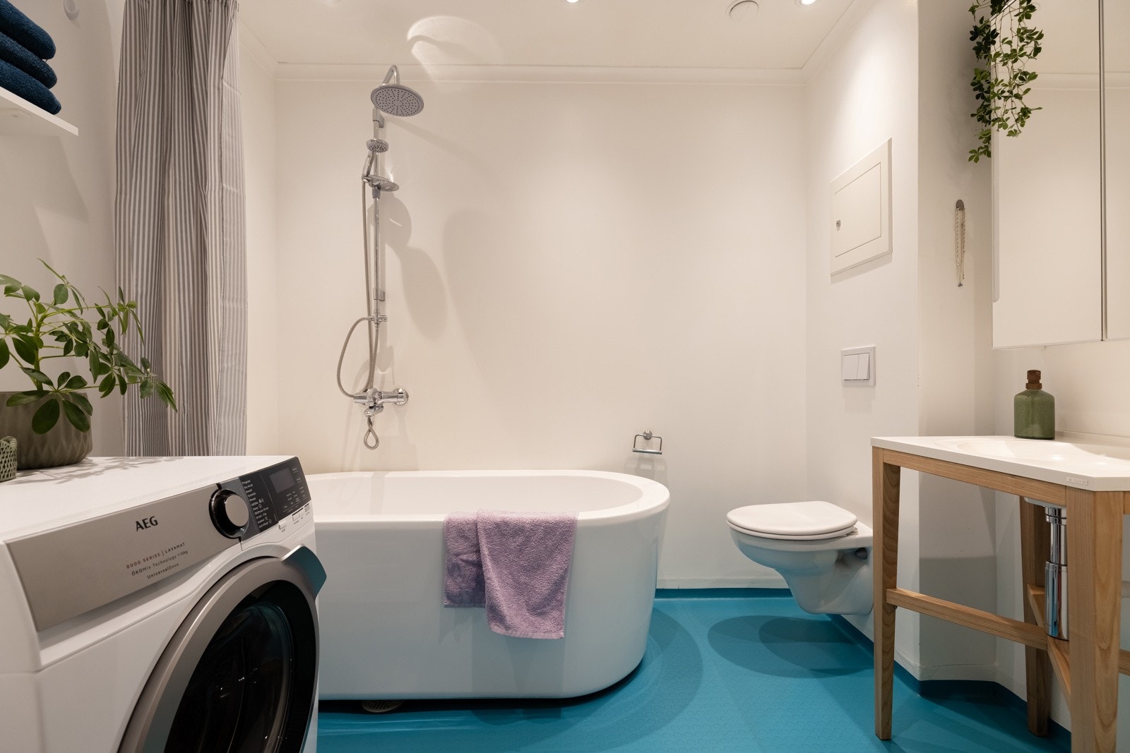 Pent baderom fra 2014 med gulvvarme. Galleribilde