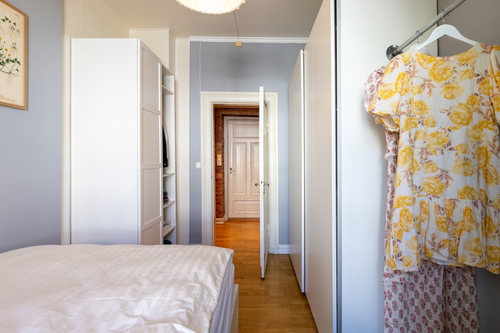 Hovedsoverommet vender inn mot rolig bakgård. Galleribilde