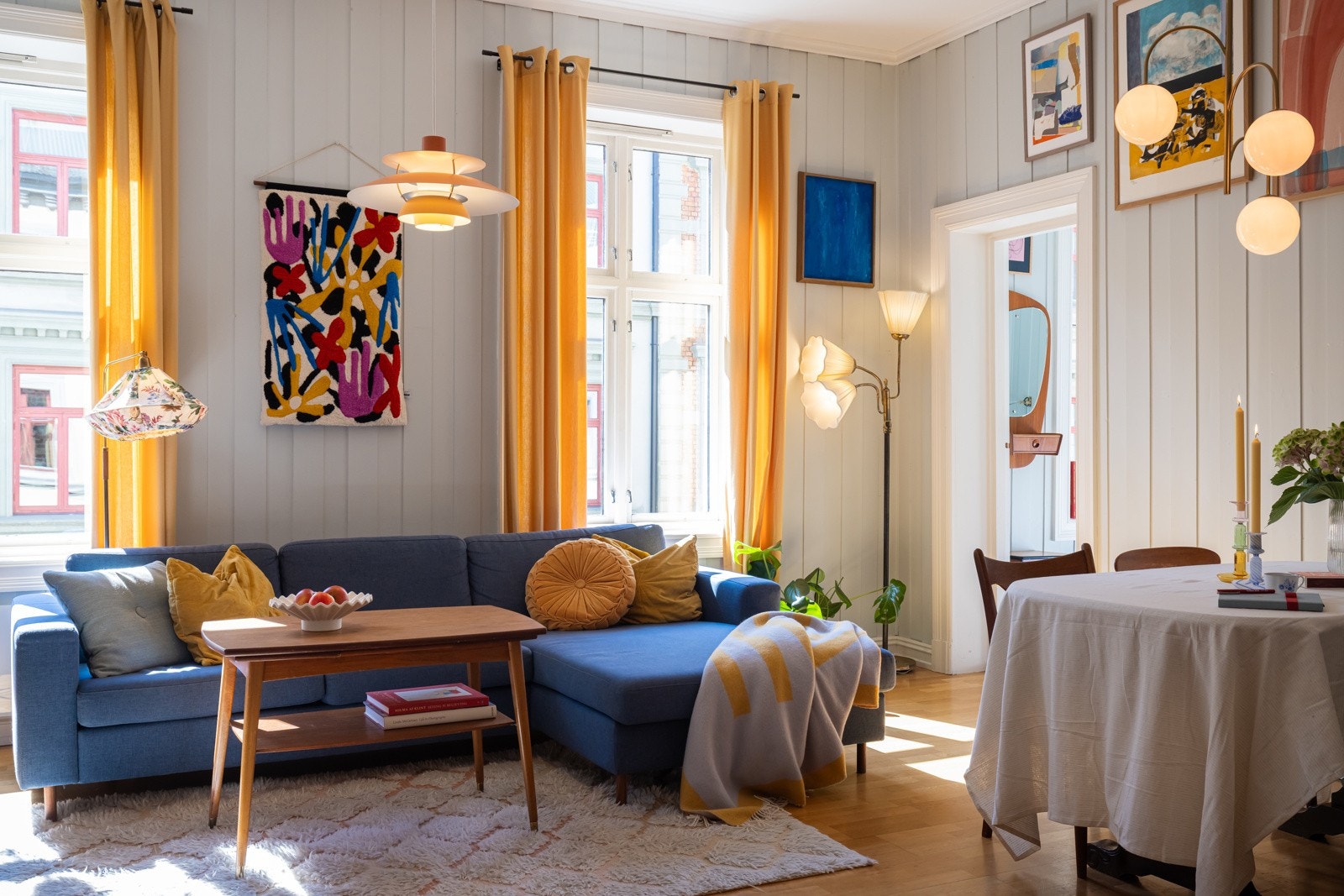 Det er store vindusflater som gir gode lysforhold. Galleribilde