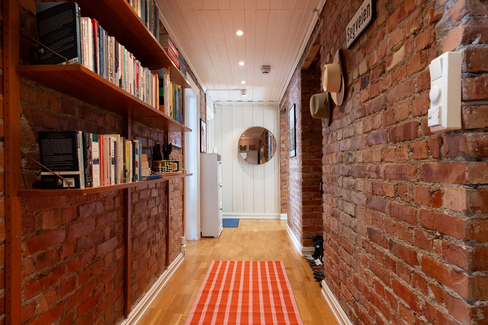 Innbydende entré gir et godt førsteinntrykk av leiligheten. Galleribilde