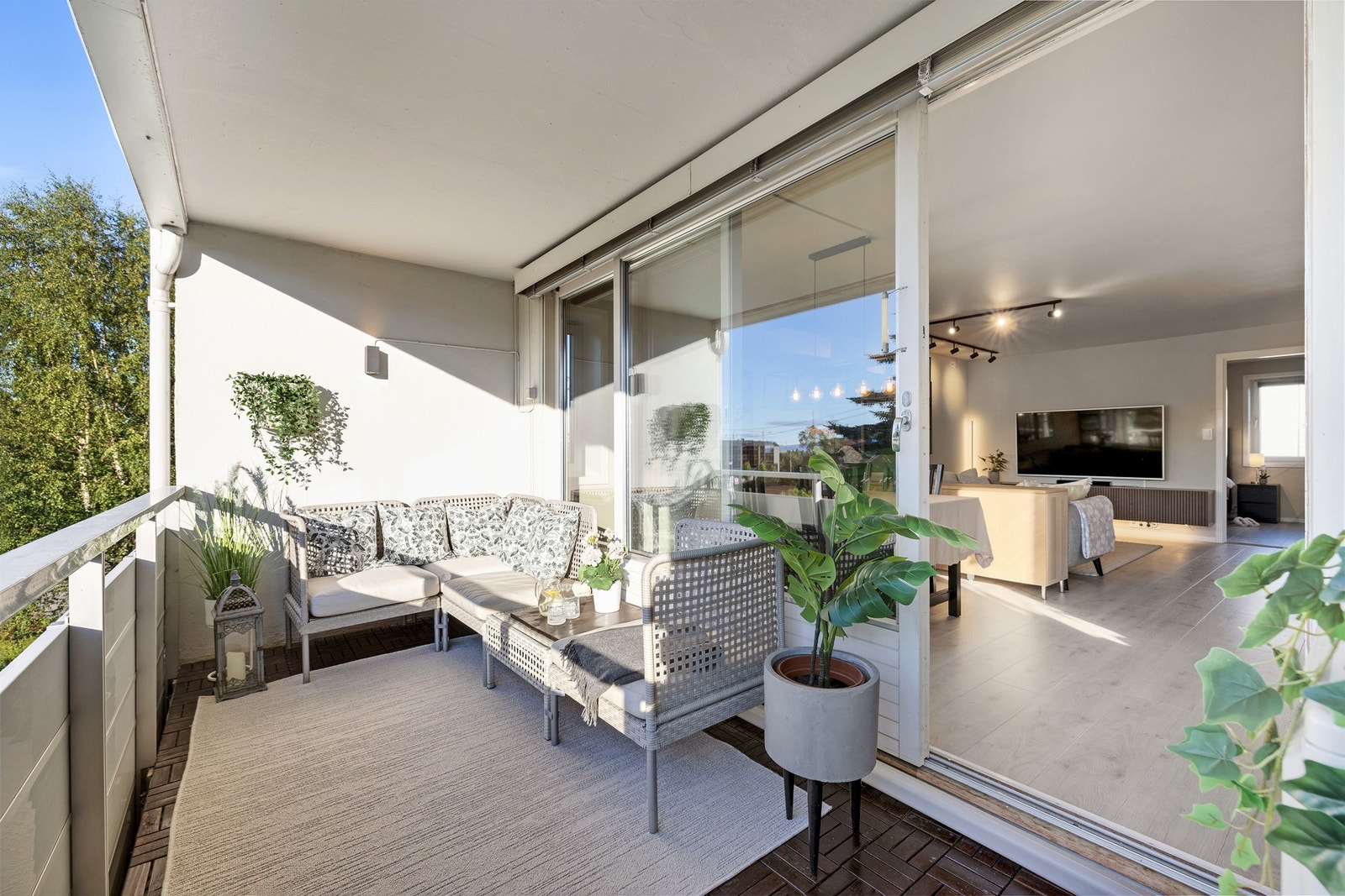 Fra stuen er det direkte utgang til balkong på ca. 8m². Galleribilde