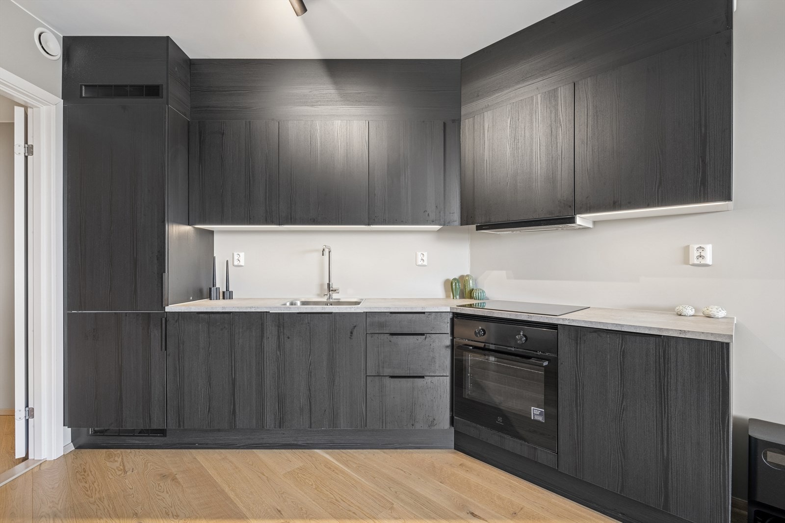 Stilrent og moderne kjøkken. Galleribilde