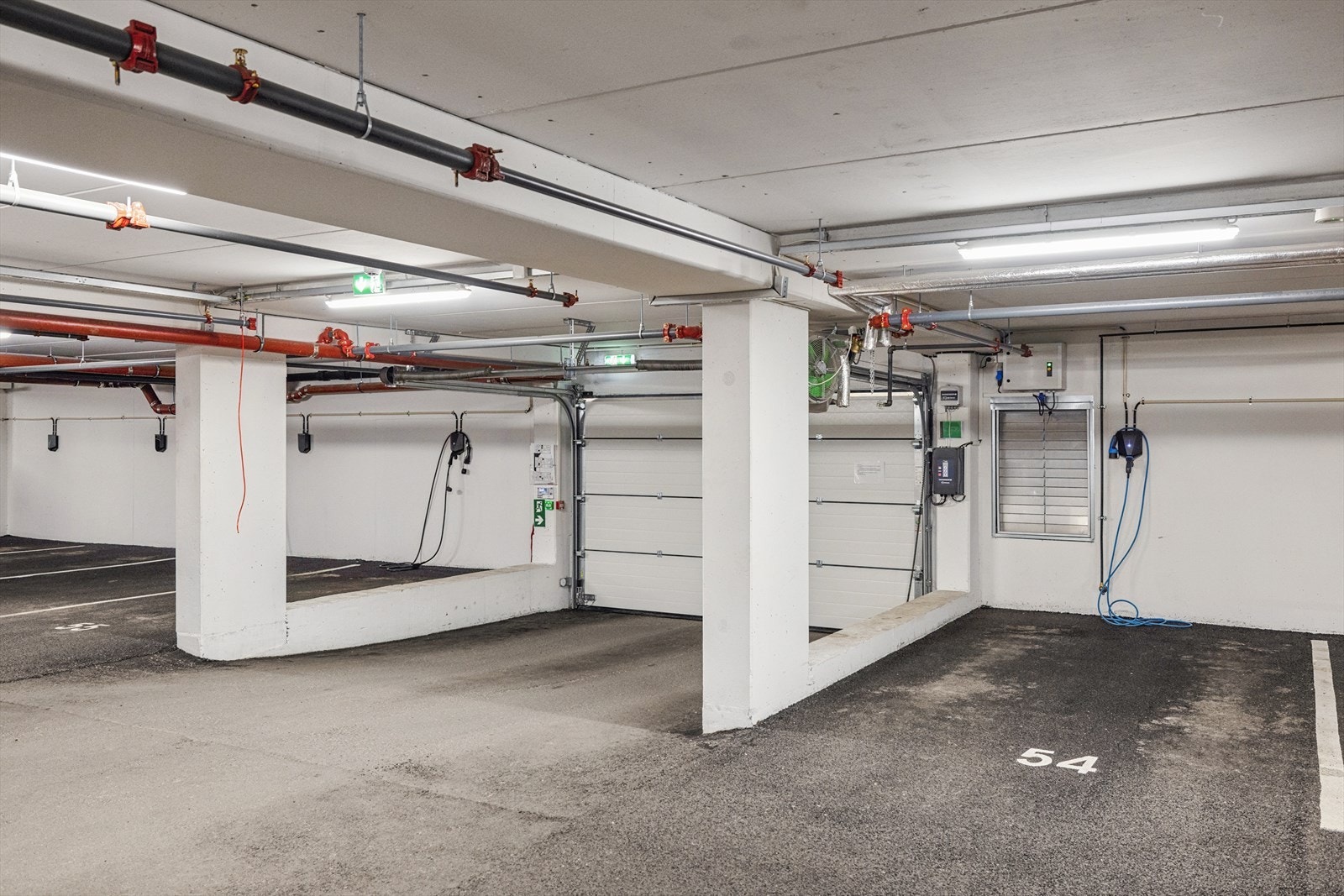 Parkering i felles garasjekjeller. Galleribilde