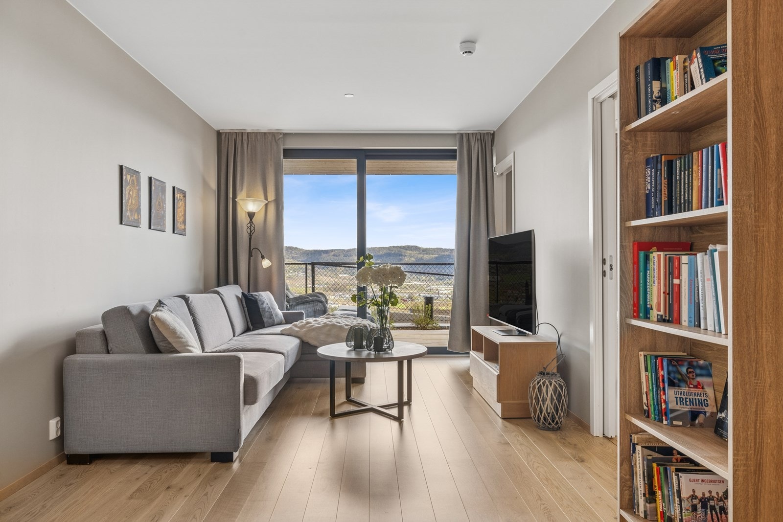 Det er vannbåren gulvvarme i stue/kjøkken. Galleribilde