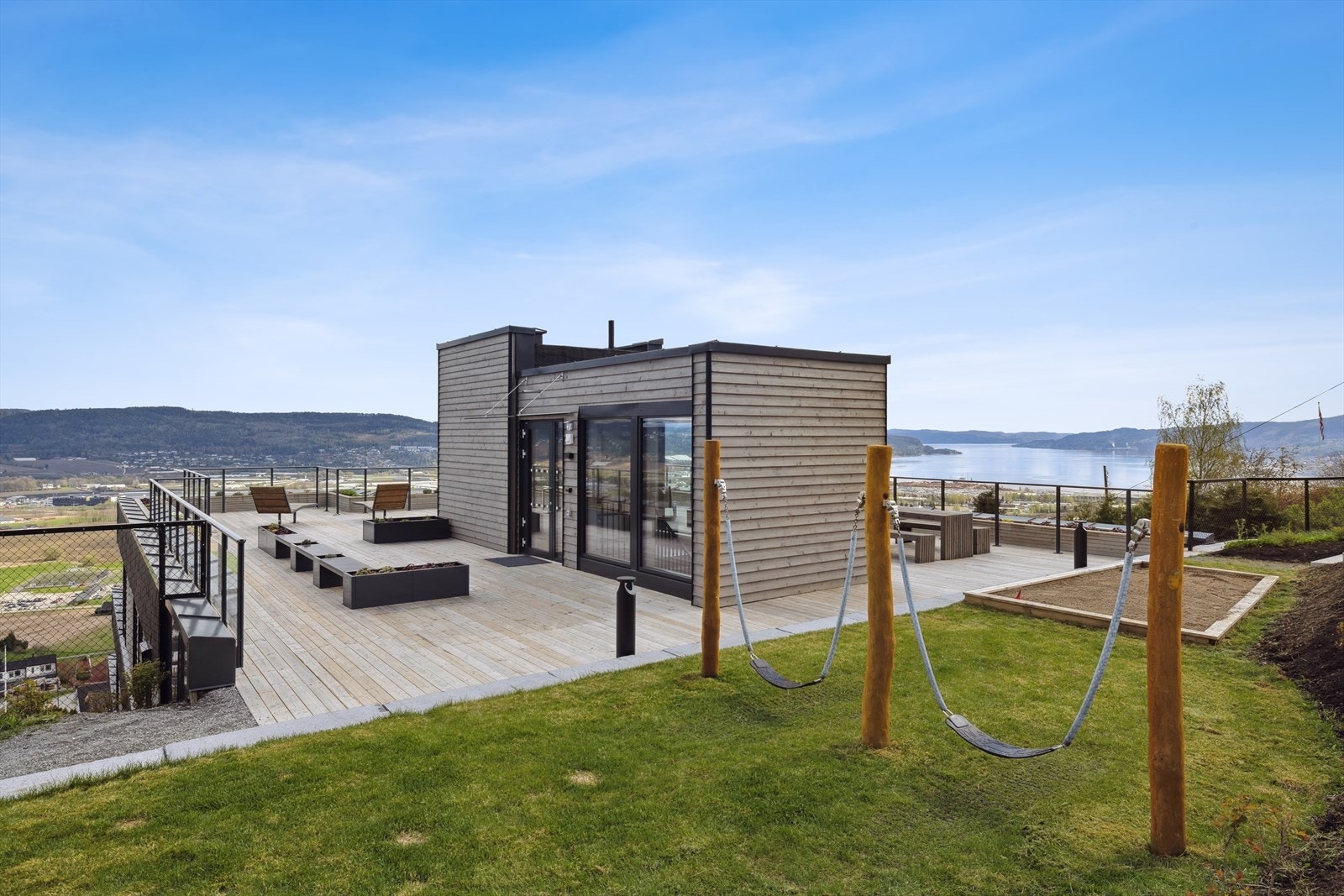 Herlig felles takterrasse for sameiets beboere. Galleribilde