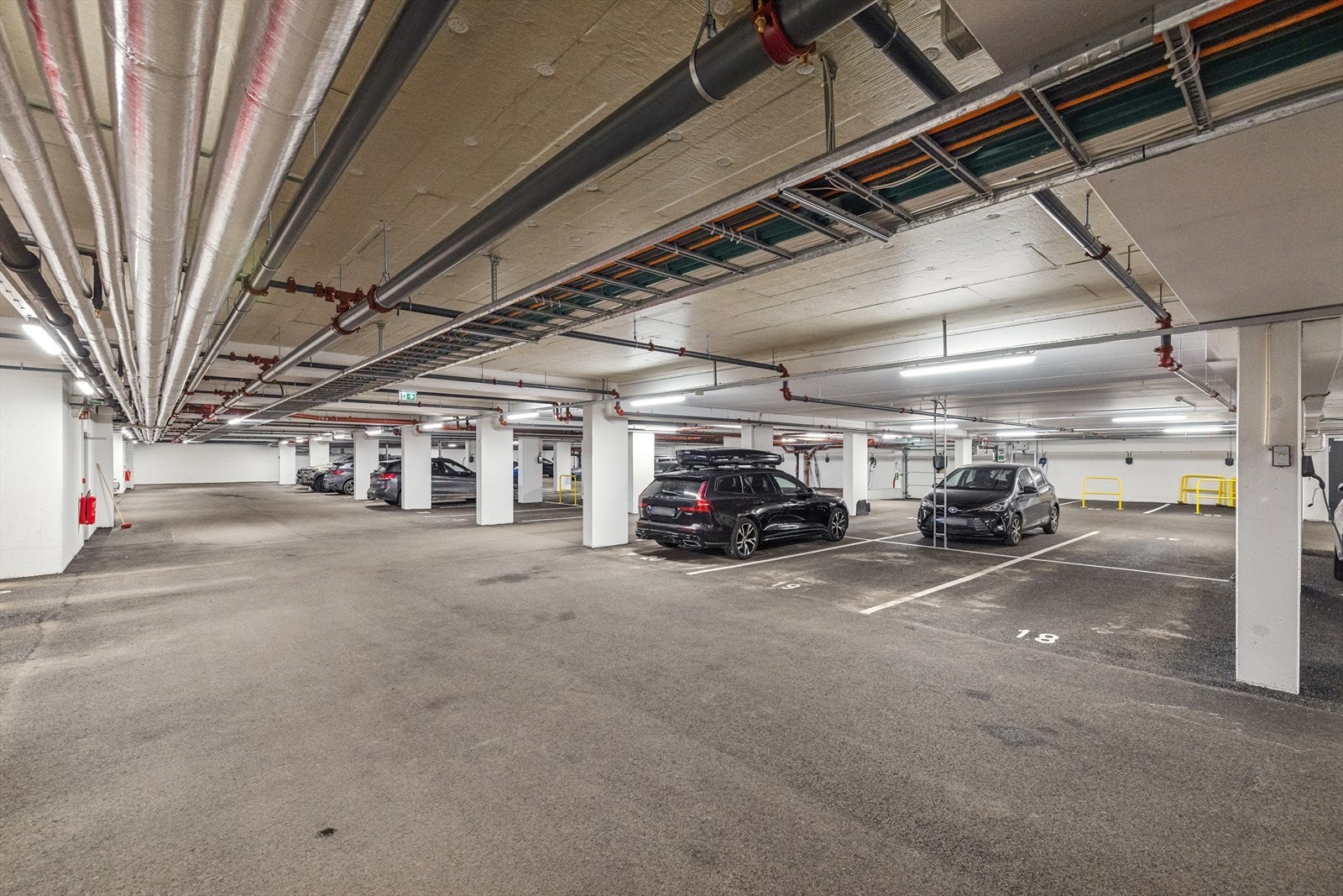 Med leiligheten følger det en fast plass med el-bil lader. Galleribilde