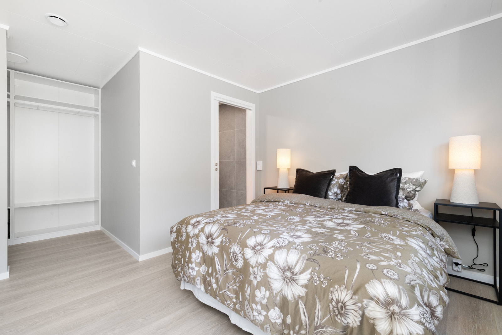 Hovedsoverom med eget bad. Galleribilde