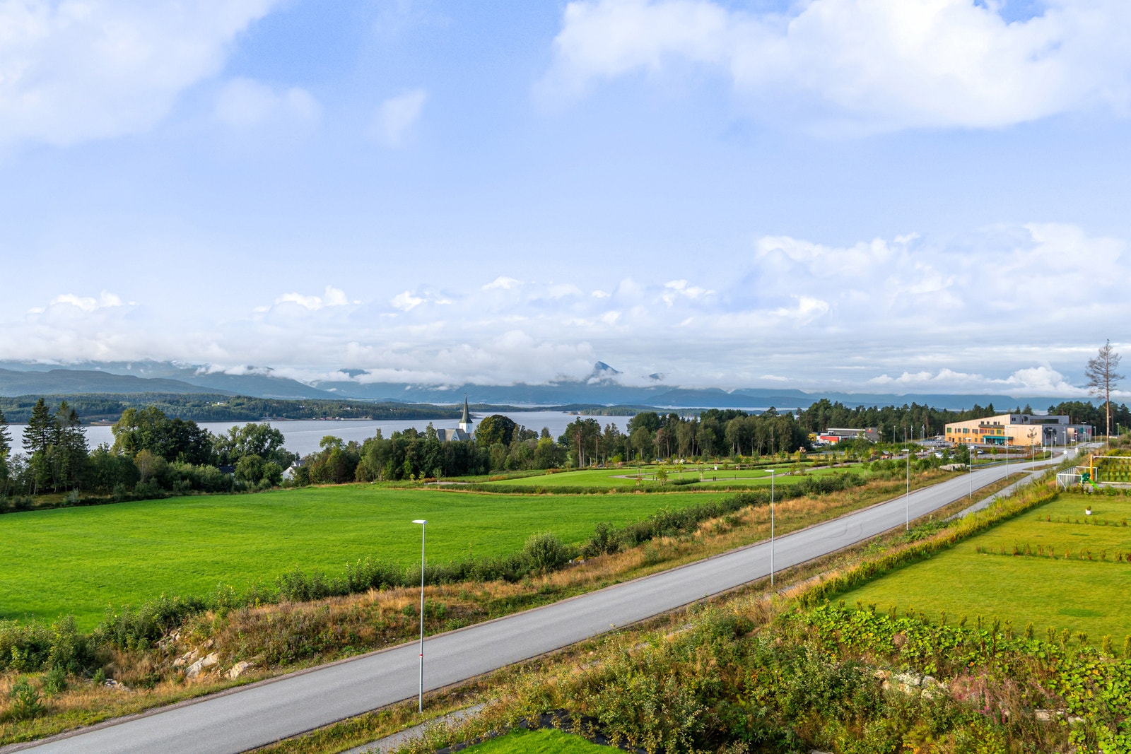 Årølia skole og lokal barnehage er kort avstand fra leiligheten. Galleribilde