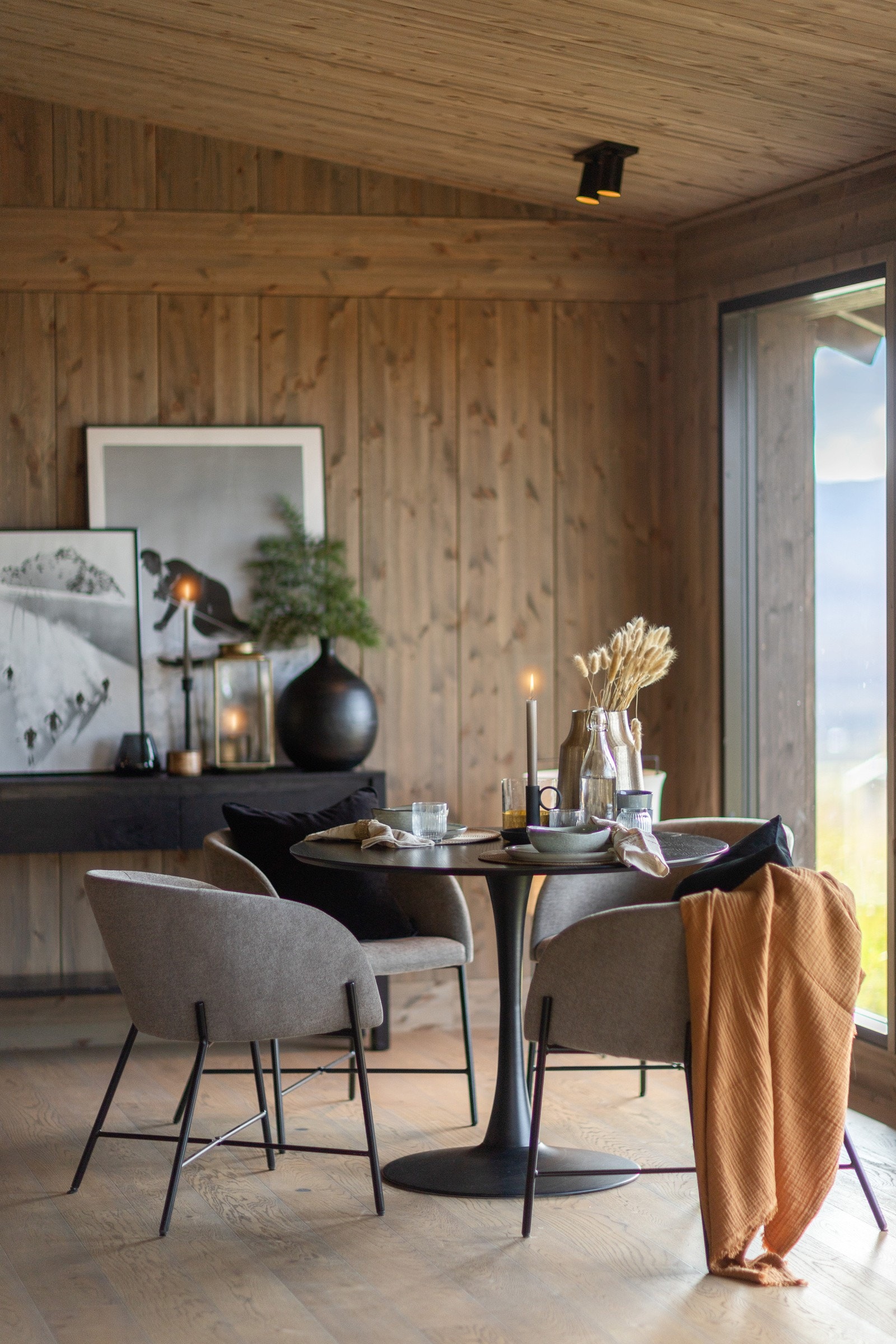 Hytta er stylet av Sånn. interiørdesign AS Galleribilde